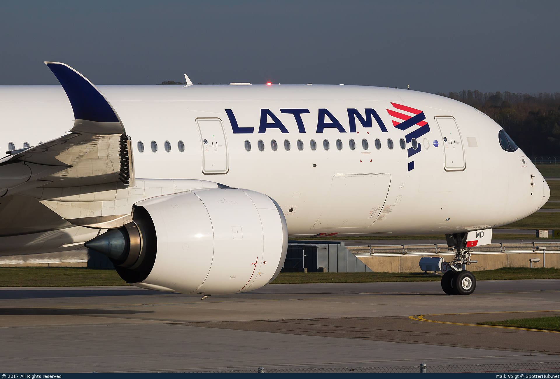 Photo of A7-AMD - Airbus A350-941 operated by Qatar Airways (opb LATAM Airlines Brasil)