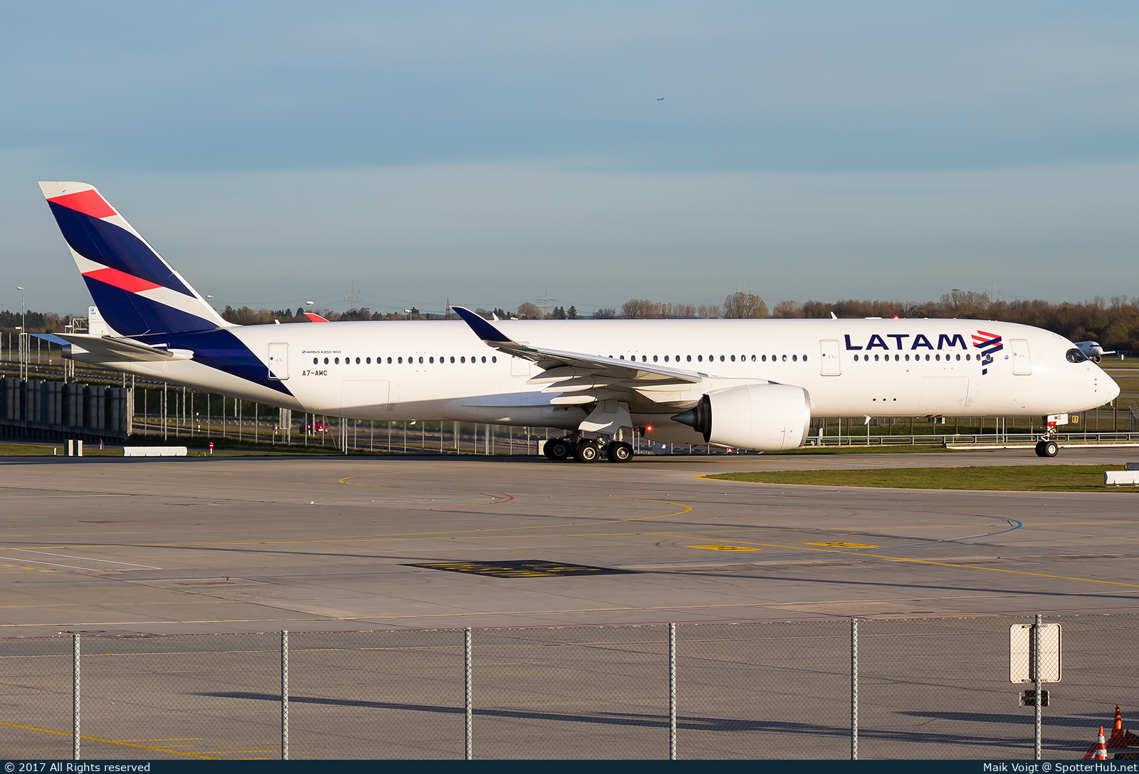 Photo of A7-AMC - Airbus A350-941 operated by Qatar Airways (opb LATAM Airlines Brasil)