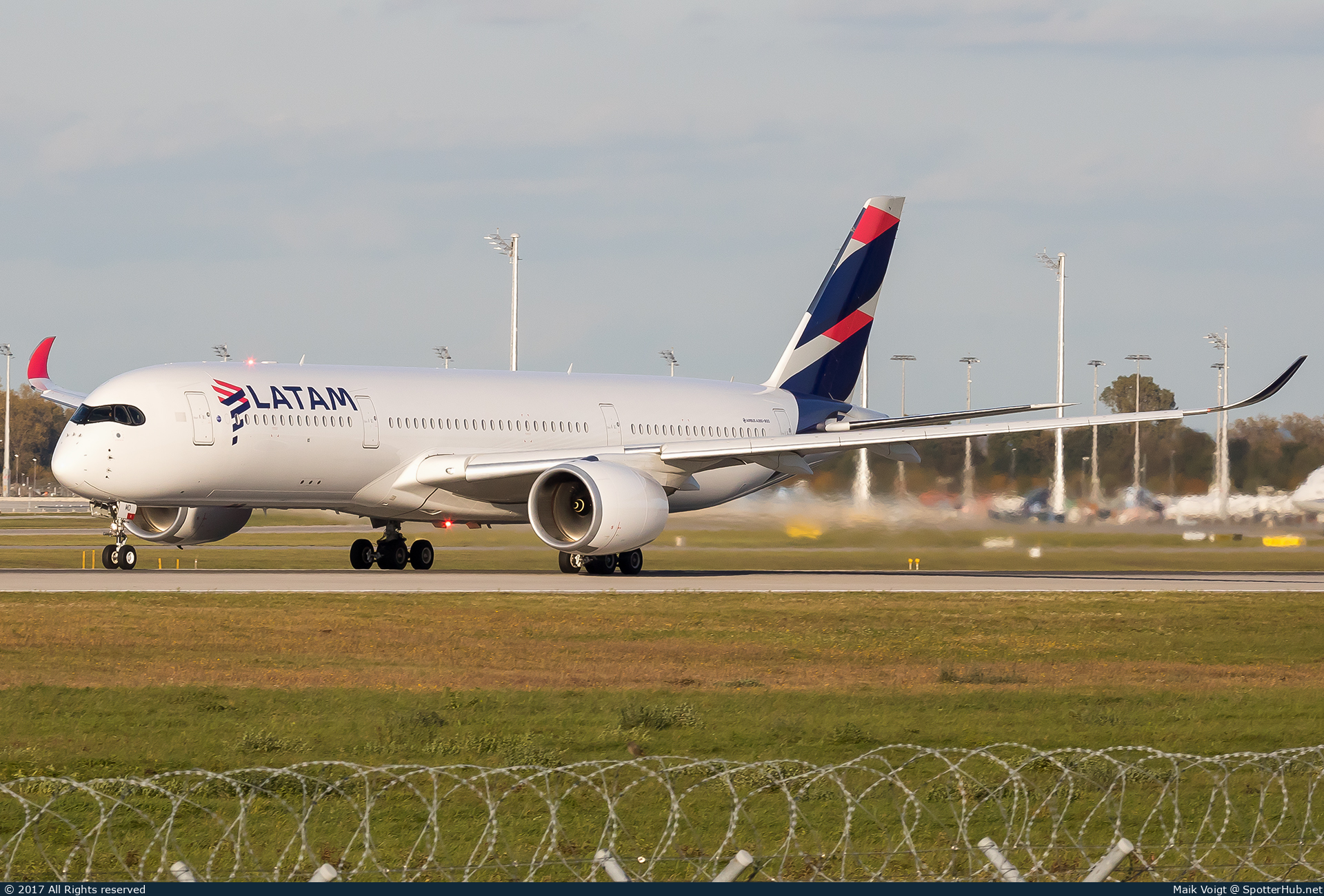 Photo of A7-AMD - Airbus A350-941 operated by Qatar Airways (opb LATAM Airlines Brasil)