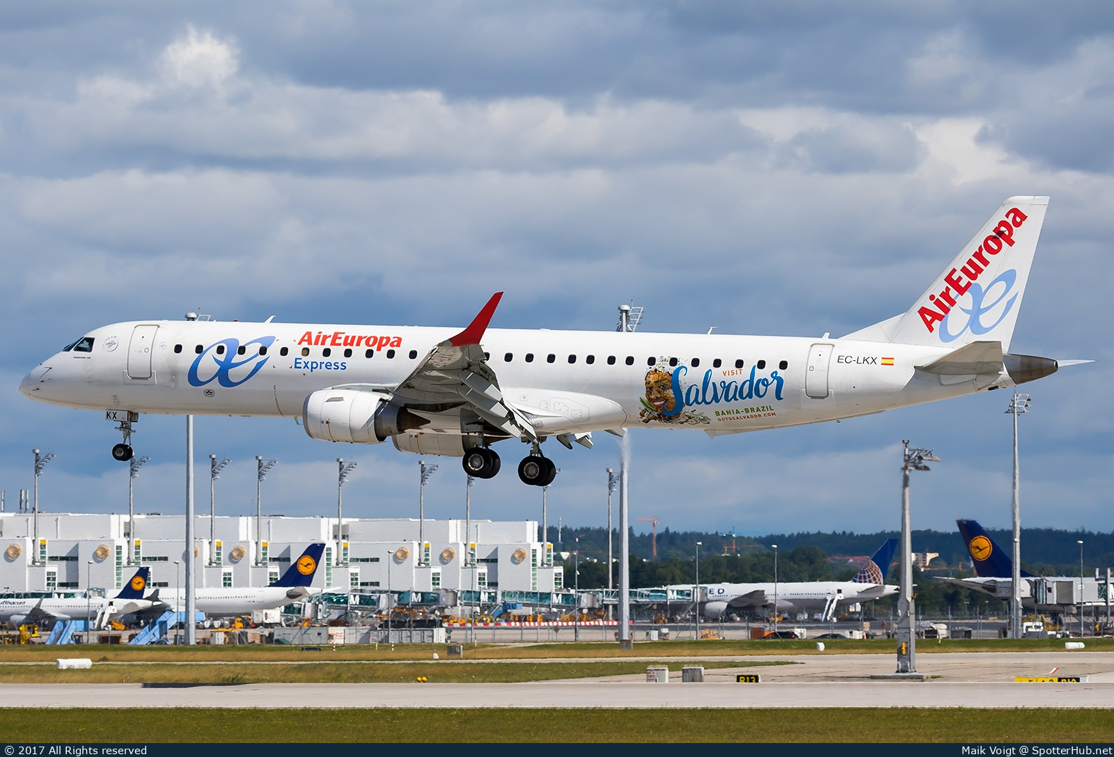 Photo of EC-LKX - Embraer ERJ-195LR operated by Air Europa Express (opb Aeronova)