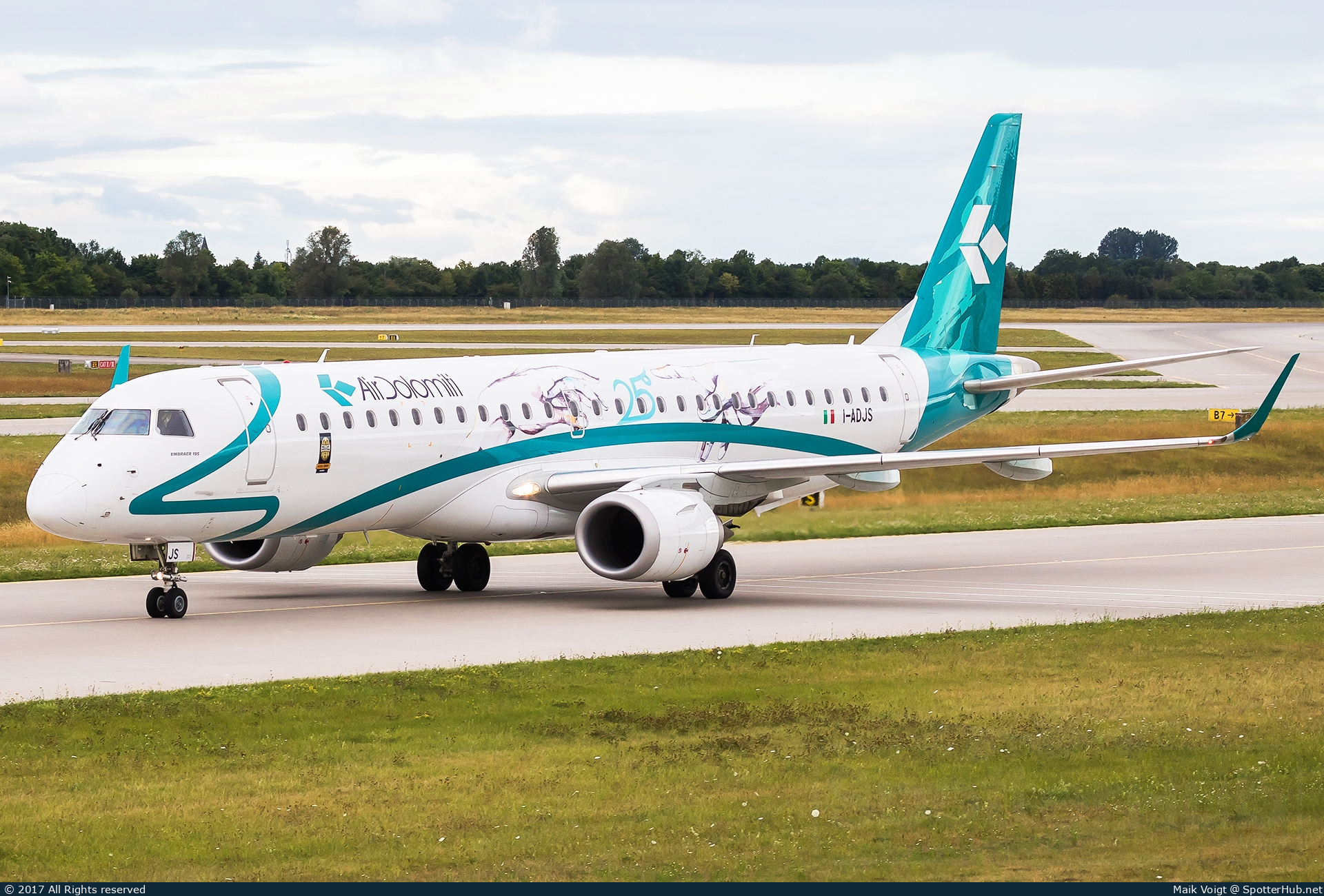 Photo of I-ADJS - Embraer ERJ-195LR operated by Air Dolomiti