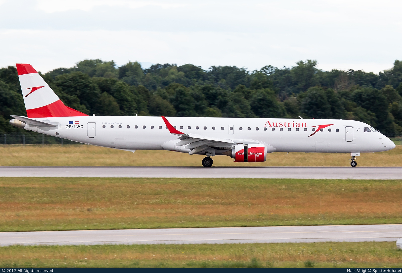 Photo of OE-LWC - Embraer ERJ-195LR operated by Austrian Airlines
