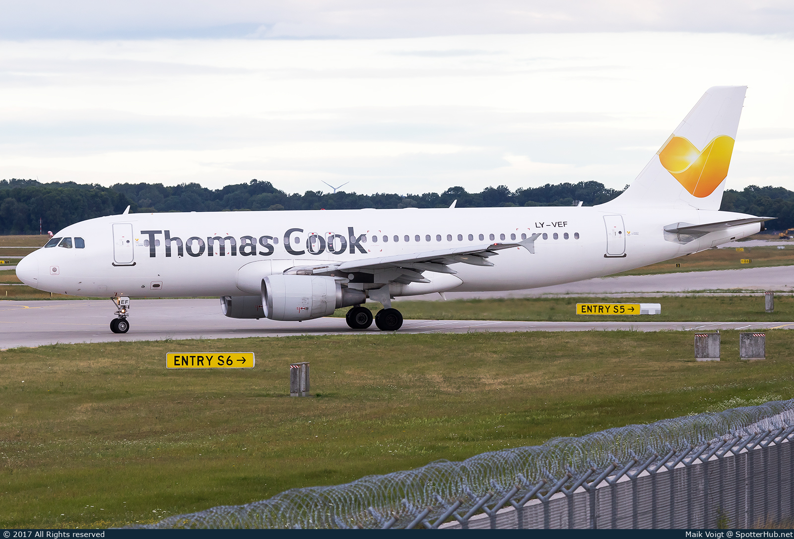 Photo of LY-VEF - Airbus A320-214 operated by Condor (opb Avion Express)