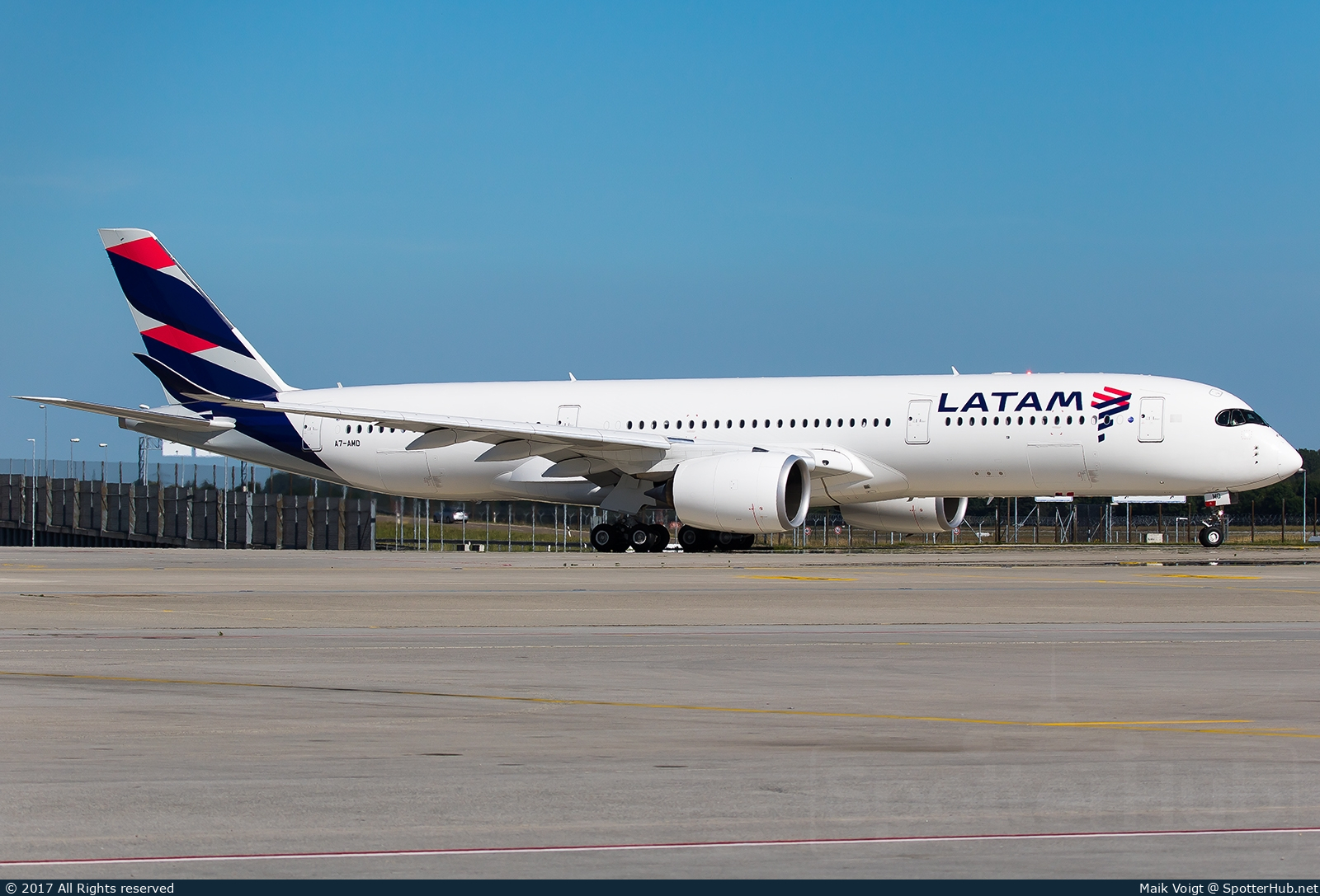 Photo of A7-AMD - Airbus A350-941 operated by Qatar Airways (opb LATAM Airlines Brasil)