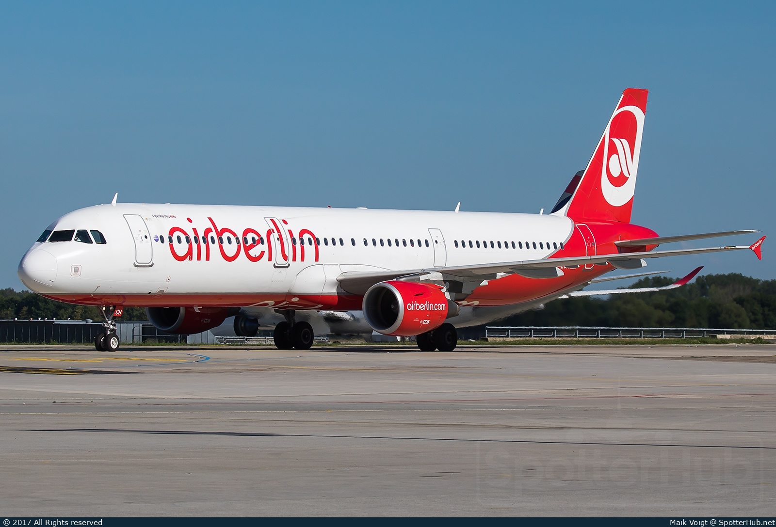 Photo of OE-LCH - Airbus A321-211 operated by Air Berlin (opb Niki)