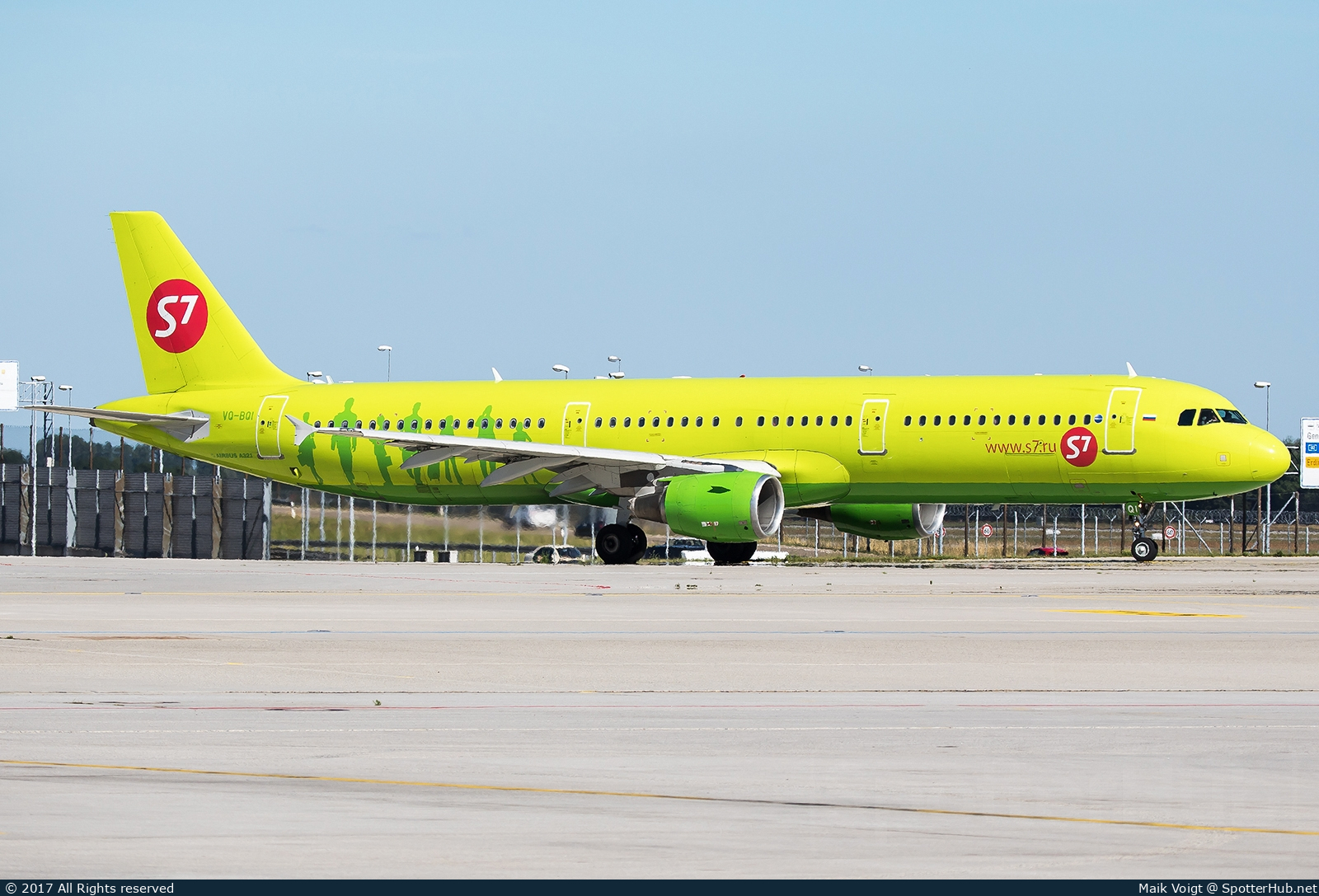 Photo of VQ-BQI - Airbus A321-211 operated by S7 Airlines