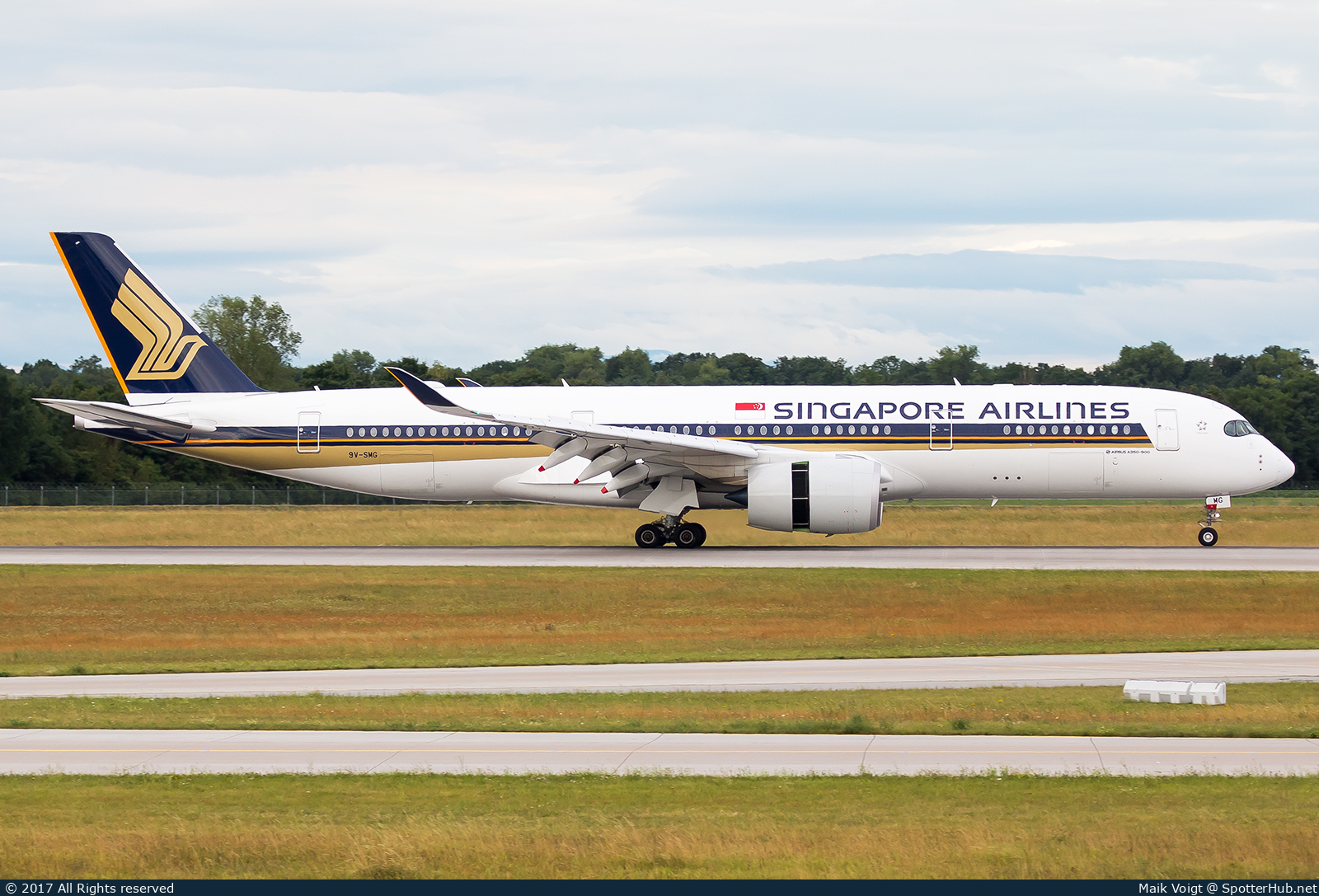 Photo of 9V-SMG - Airbus A350-941 operated by Singapore Airlines