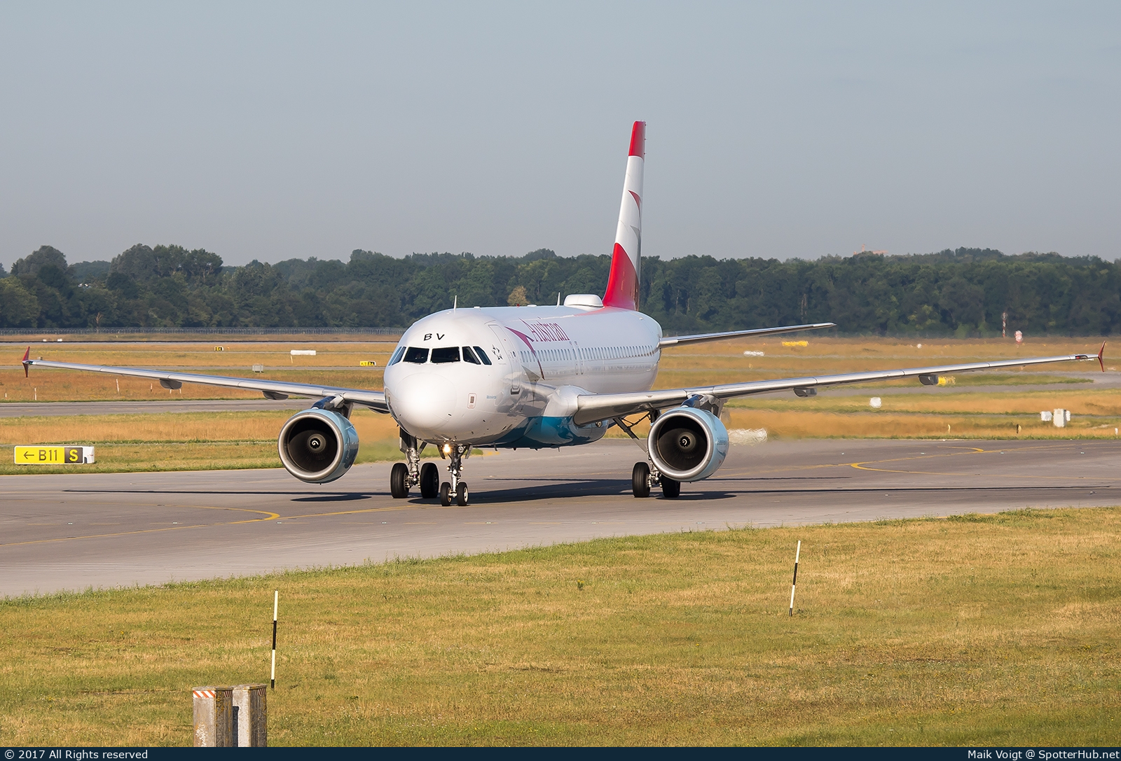 Photo of OE-LBV - Airbus A320-214 operated by Austrian Airlines