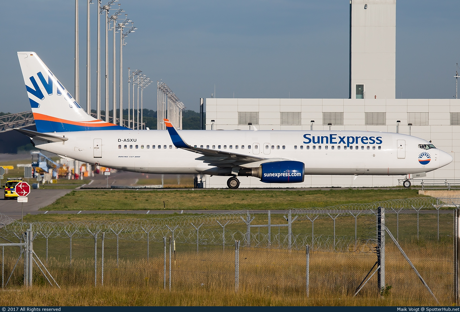 Photo of D-ASXU - Boeing 737-8FH operated by SunExpress Germany