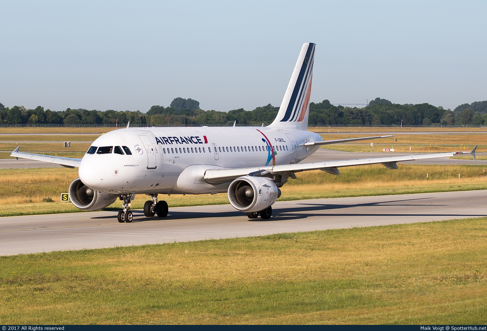 Photo of F-GRXL - Airbus A319-111 operated by Air France