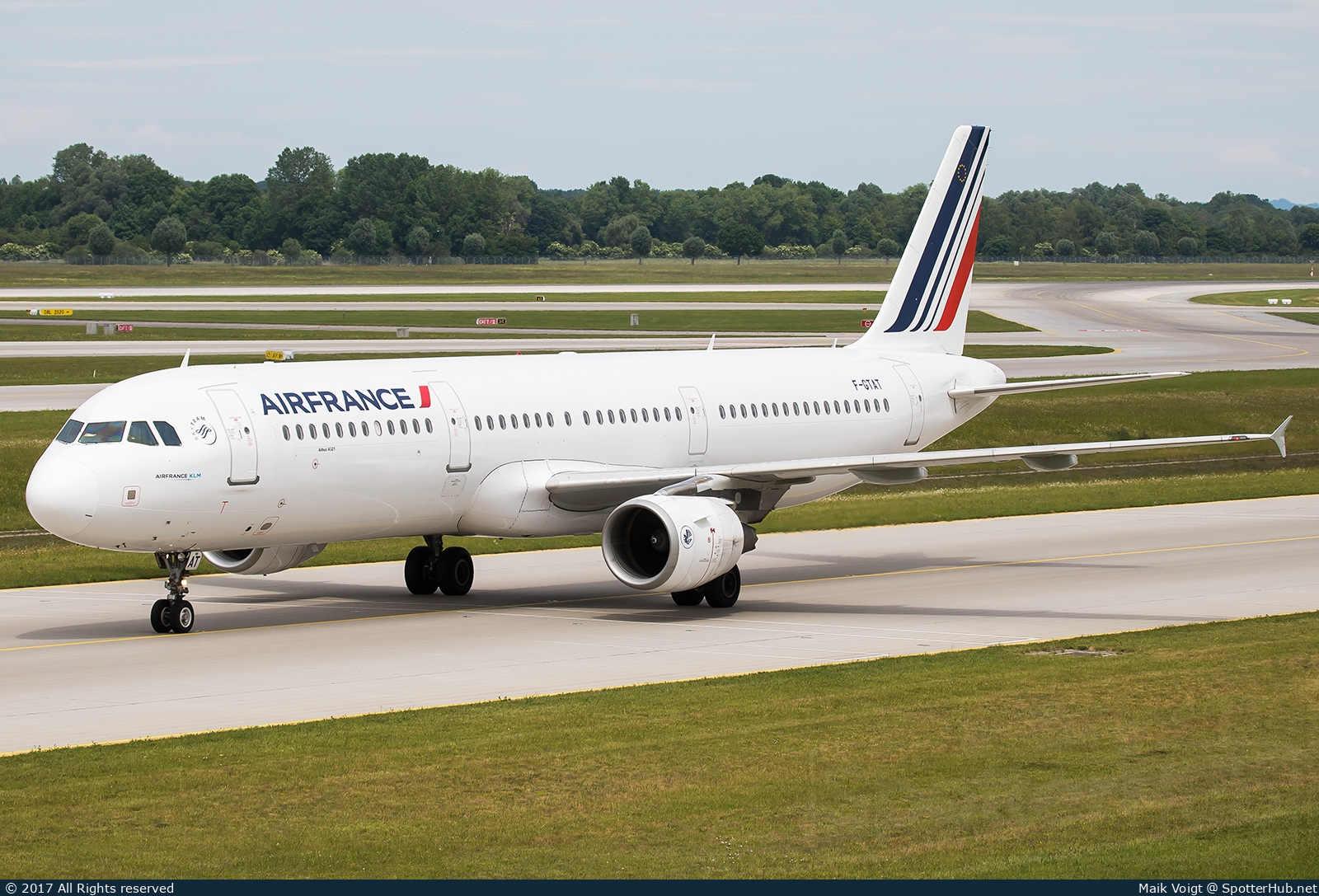 Photo of F-GTAT - Airbus A321-212 operated by Air France
