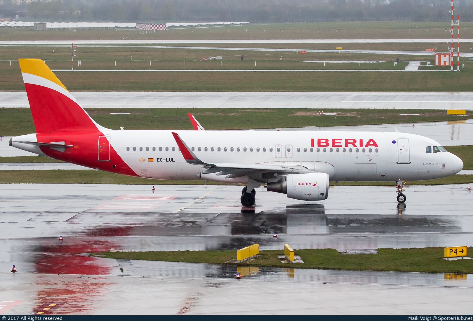 Photo of EC-LUL - Airbus A320-216 operated by Iberia