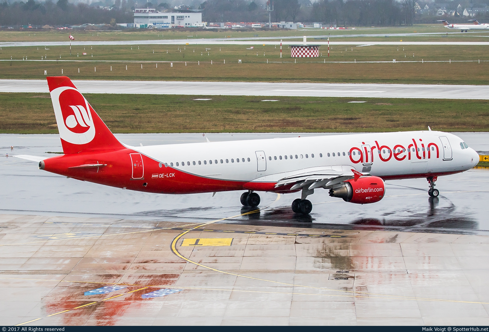 Photo of OE-LCK - Airbus A321-211 operated by Air Berlin (opb Niki)