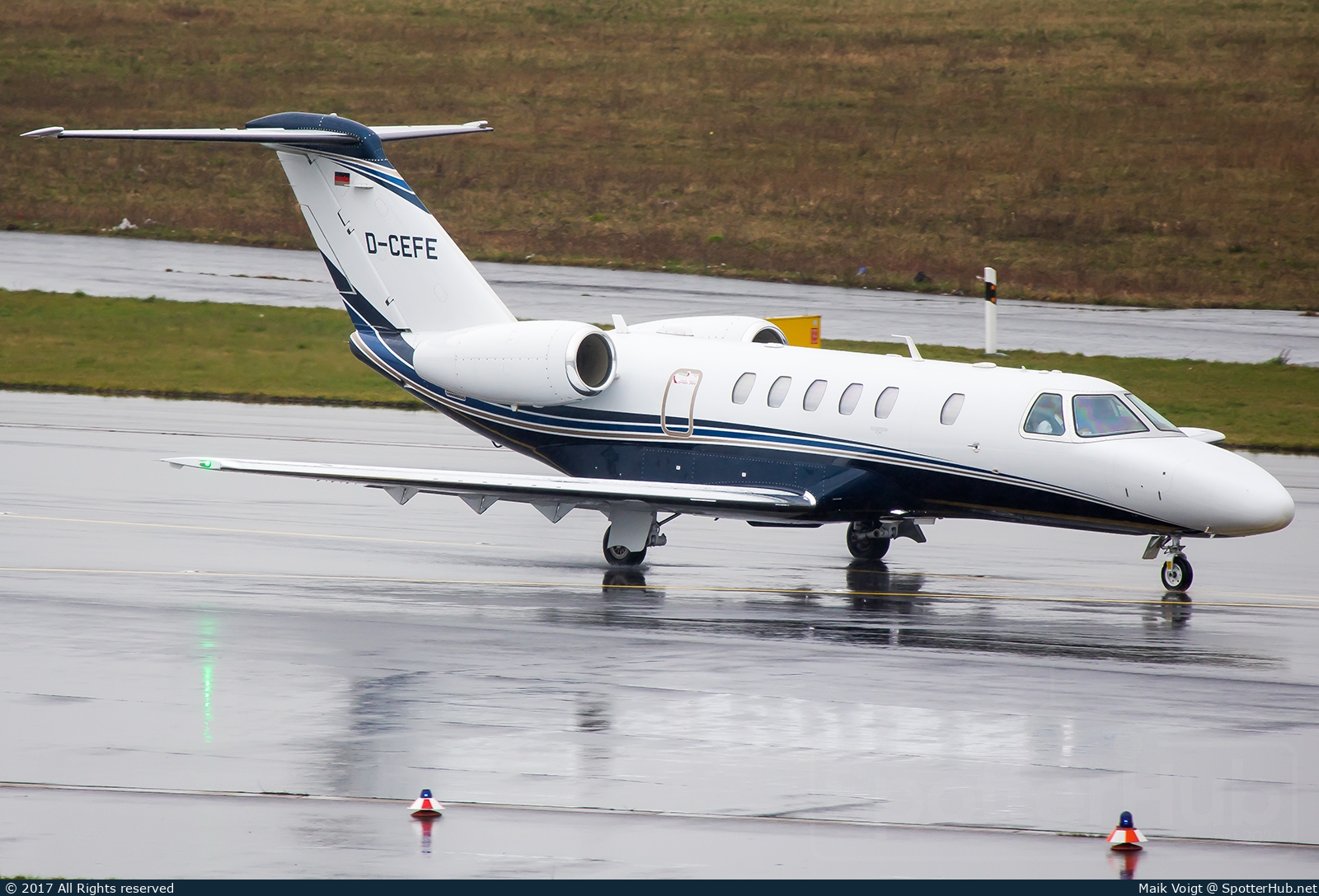 Photo of D-CEFE - Cessna 525C CitationJet CJ4 operated by E-Aviation