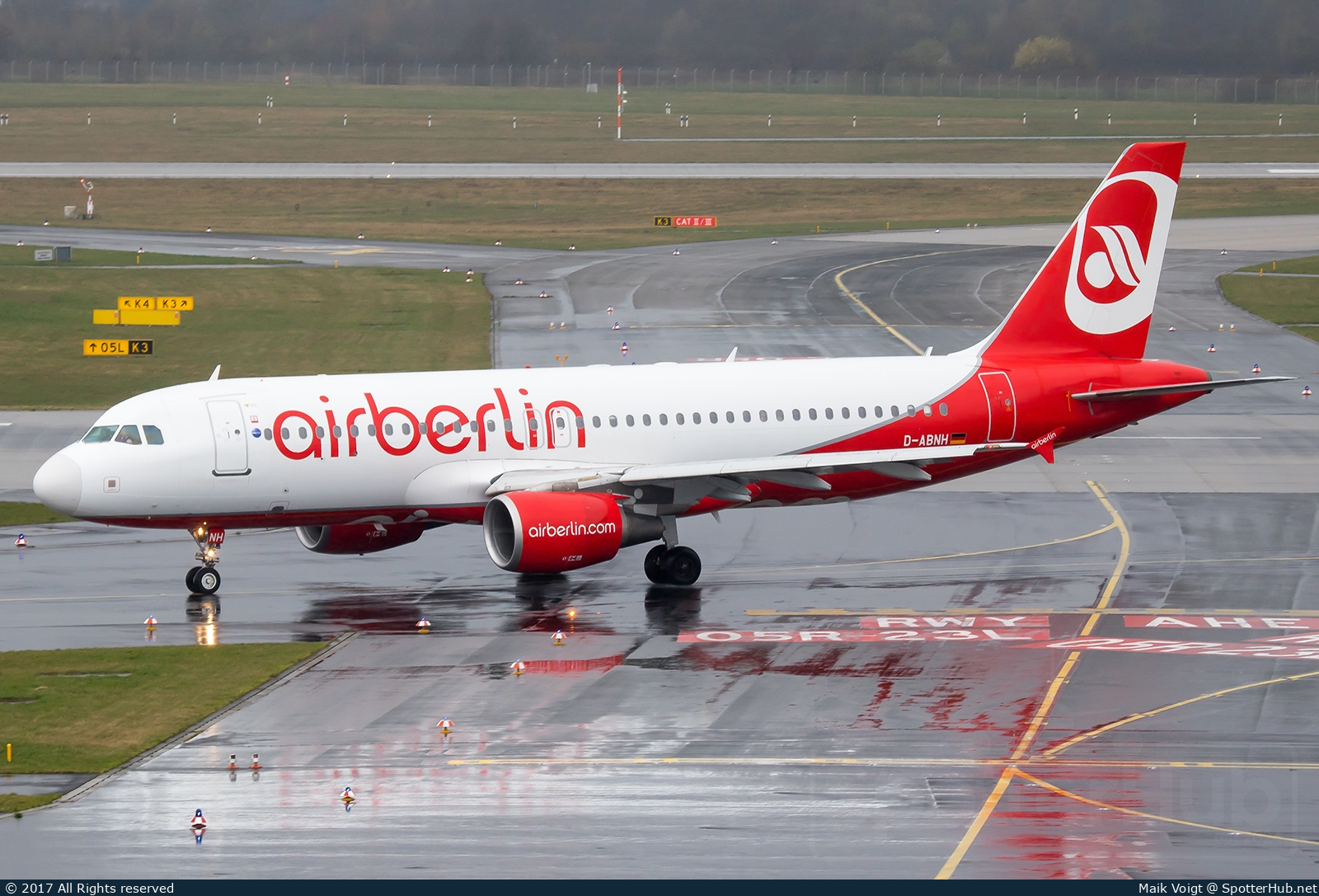 Photo of D-ABNH - Airbus A320-214 operated by Air Berlin