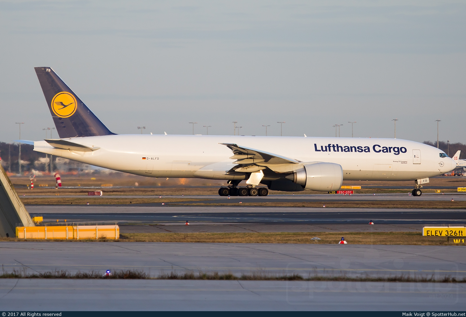 Photo of D-ALFD - Boeing 777-FBT operated by Lufthansa Cargo