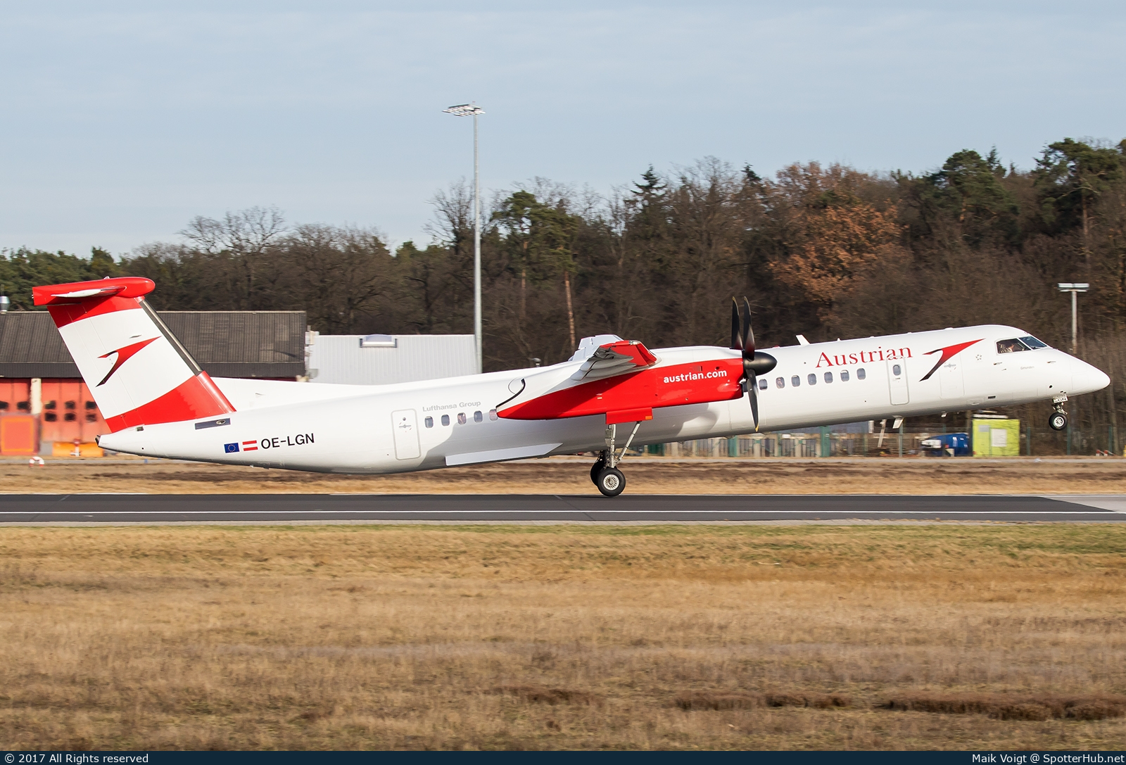 Photo of OE-LGN - Bombardier DHC-8-402 Dash 8 Q400 operated by Austrian Airlines