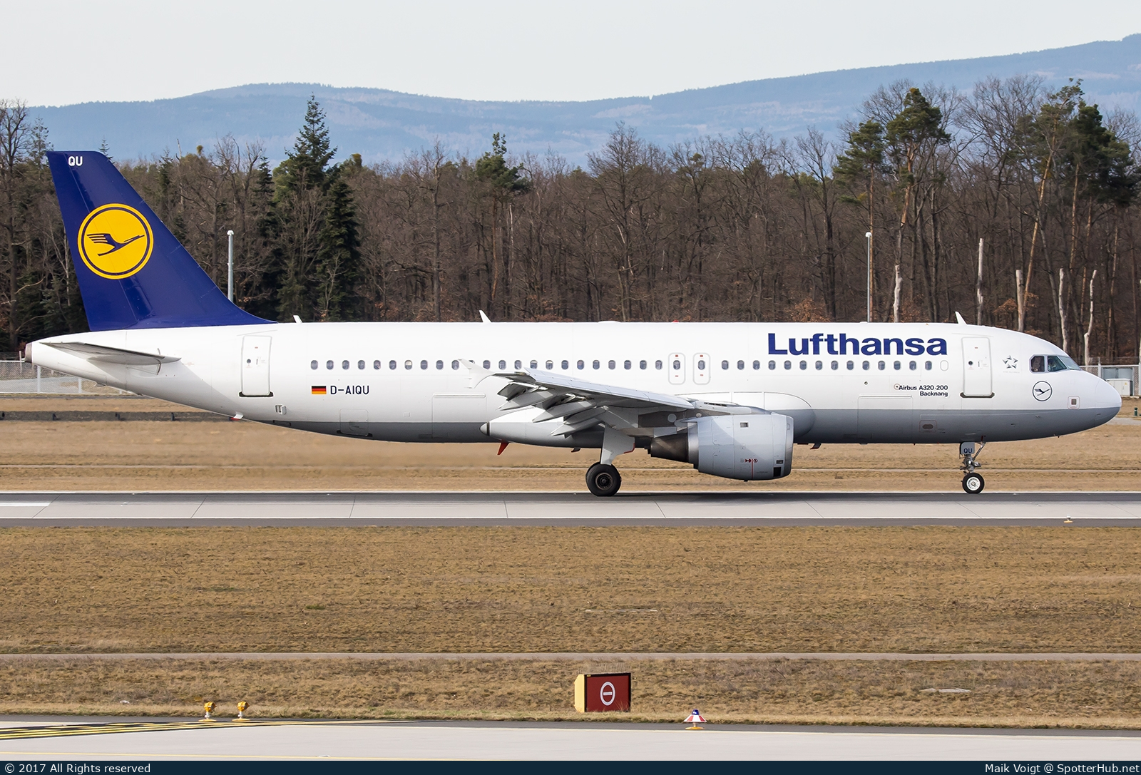 Photo of D-AIQU - Airbus A320-211 operated by Lufthansa