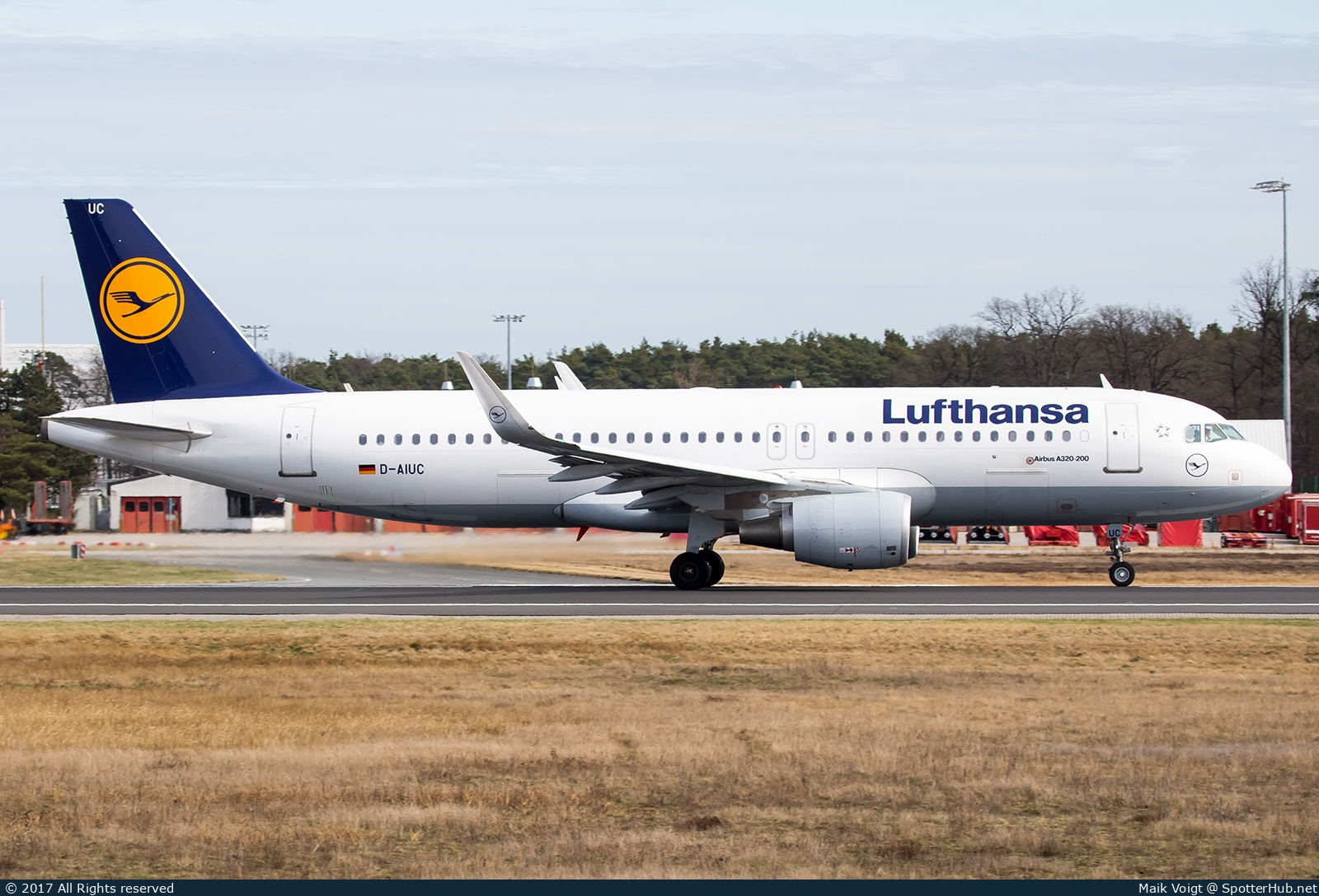 Photo of D-AIUC - Airbus A320-214 operated by Lufthansa