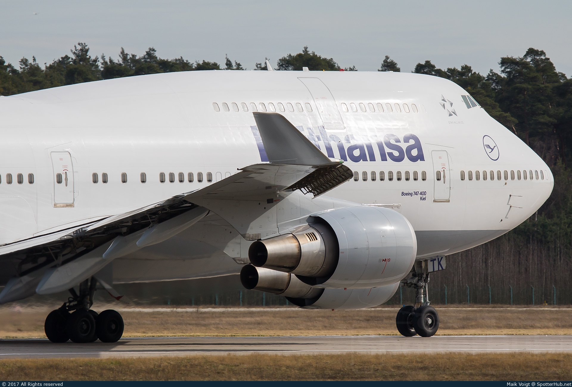 Photo of D-ABTK - Boeing 747-430 operated by Lufthansa