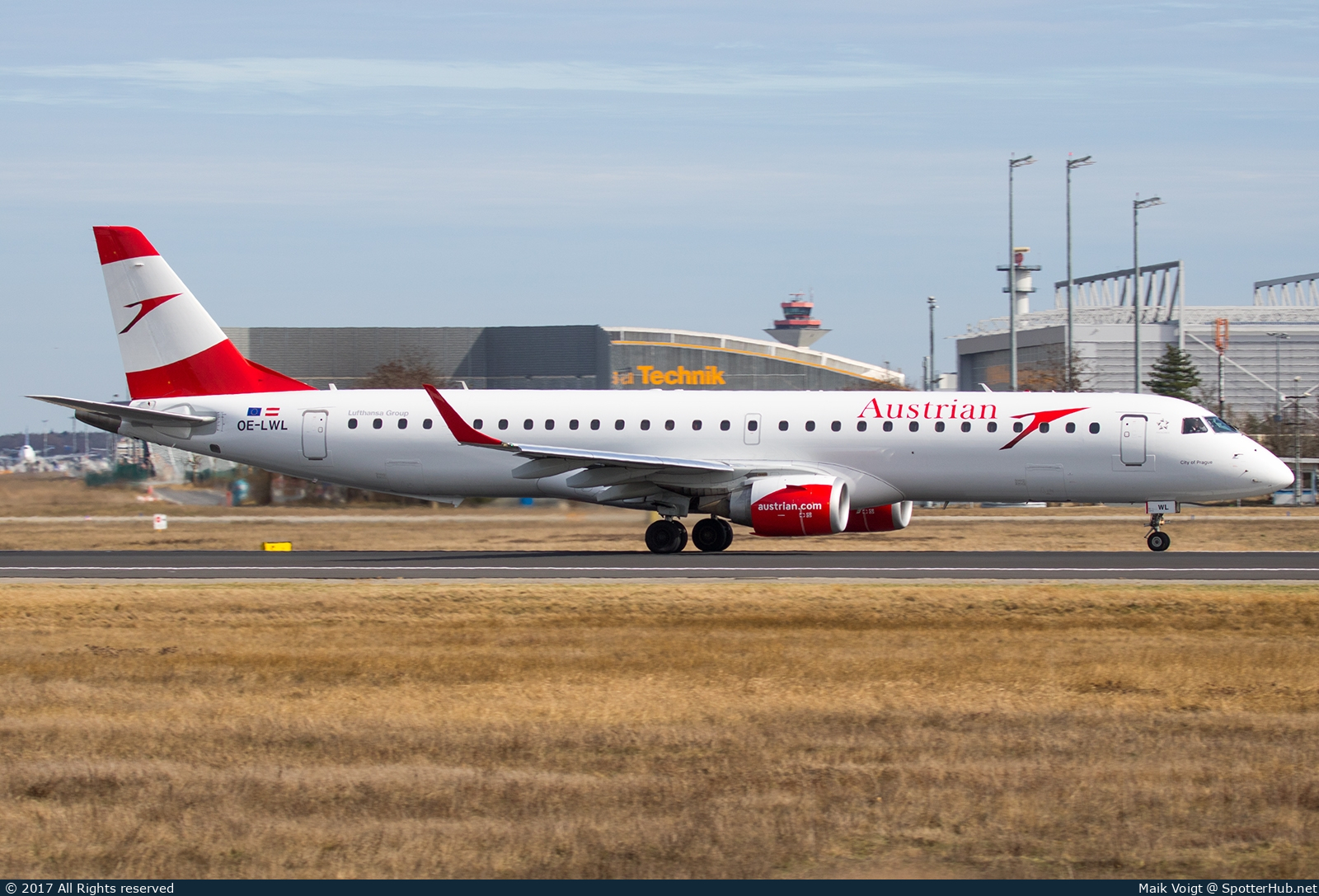 Photo of OE-LWL - Embraer ERJ-195LR operated by Austrian Airlines