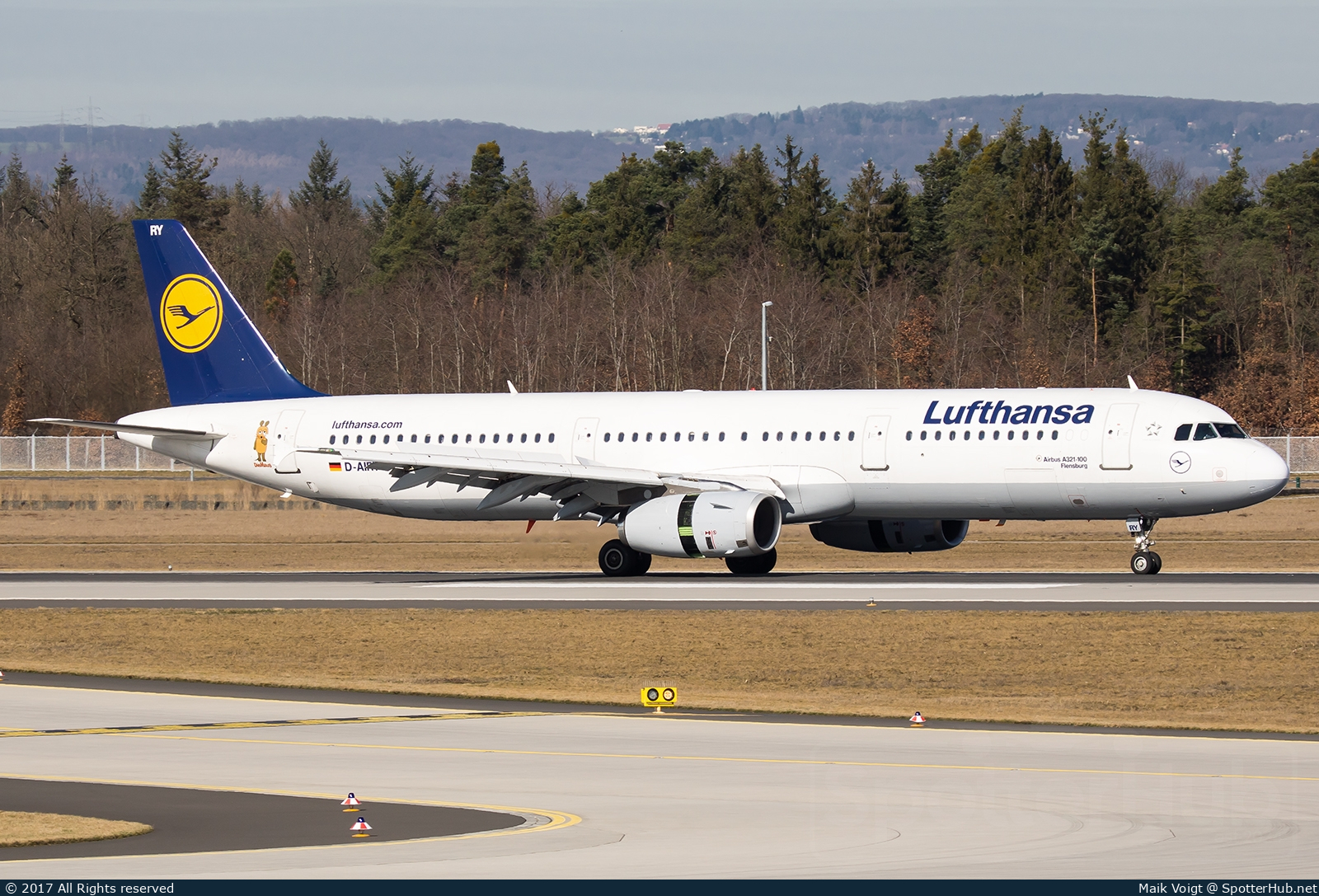 Photo of D-AIRY - Airbus A321-131 operated by Lufthansa