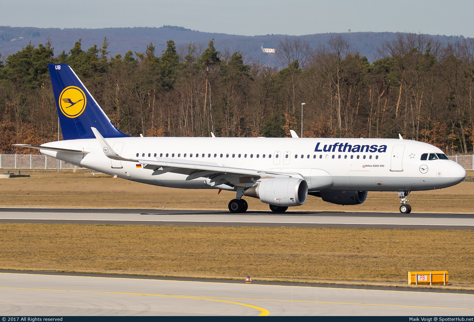 Photo of D-AIUB - Airbus A320-214 operated by Lufthansa