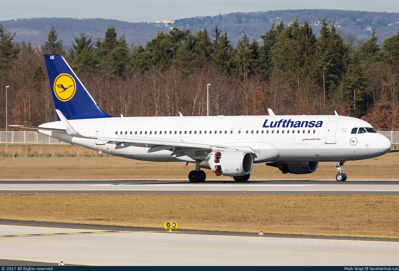 Photo of D-AIUE - Airbus A320-214 operated by Lufthansa