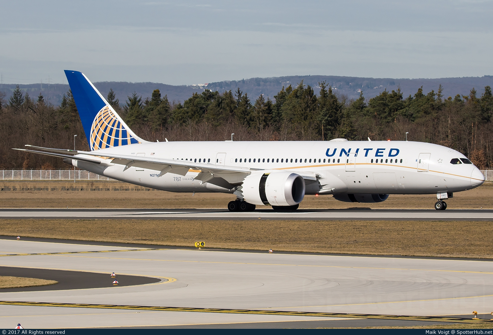 Photo of N27901 - Boeing 787-8 Dreamliner operated by United Airlines