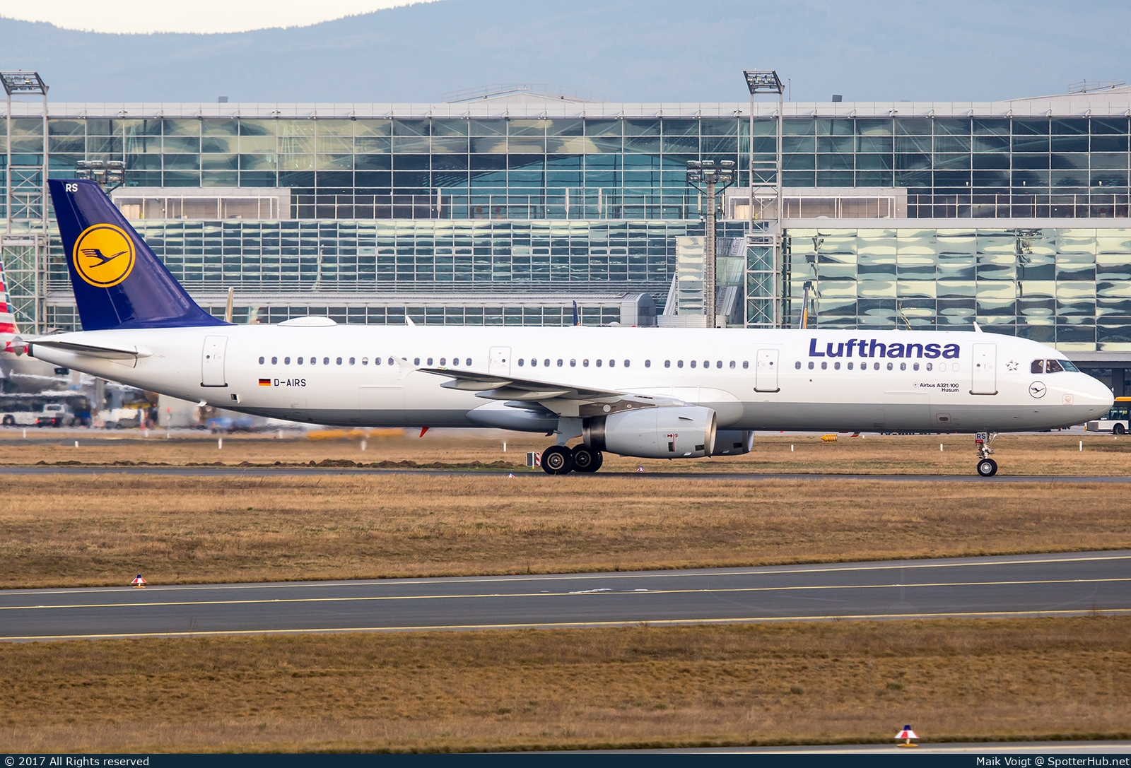 Photo of D-AIRS - Airbus A321-131 operated by Lufthansa