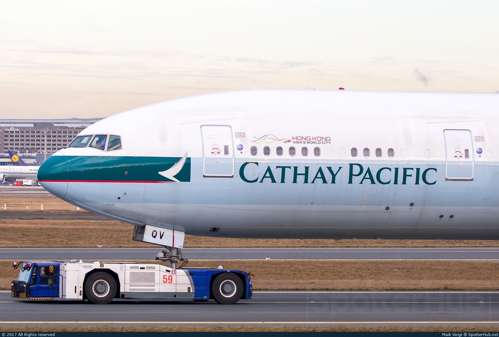 Photo of B-KQV - Boeing 777-367(ER) operated by Cathay Pacific Airways