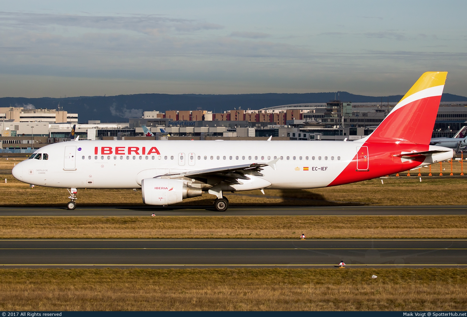 Photo of EC-IEF - Airbus A320-214 operated by Iberia