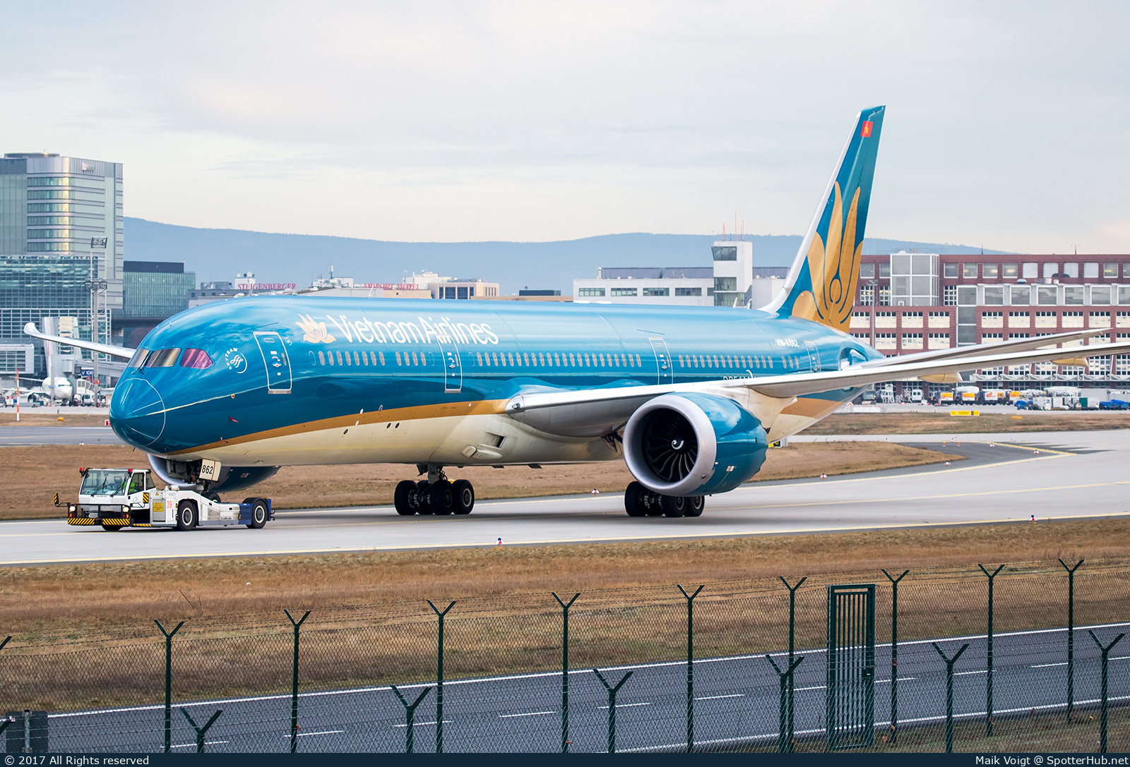 Photo of VN-A862 - Boeing 787-9 Dreamliner operated by Vietnam Airlines