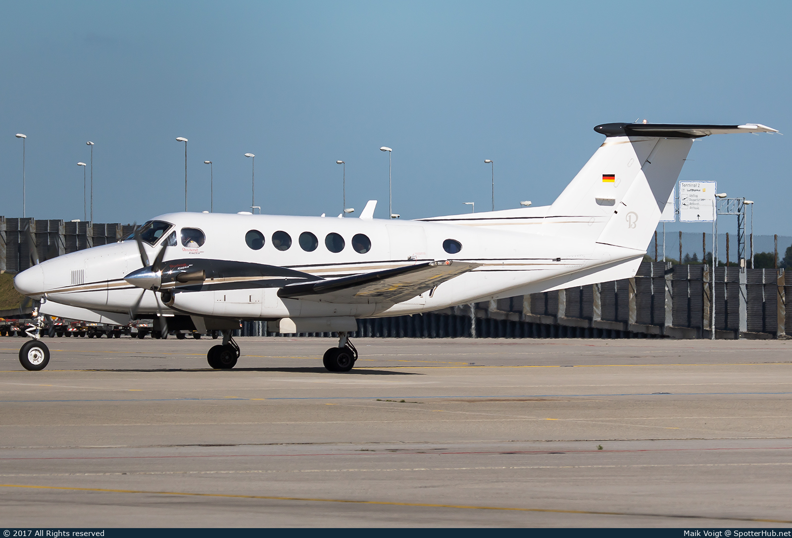 Photo of D-ITFC - Beechcraft B200 Super King Air operated by Reupke Airservice
