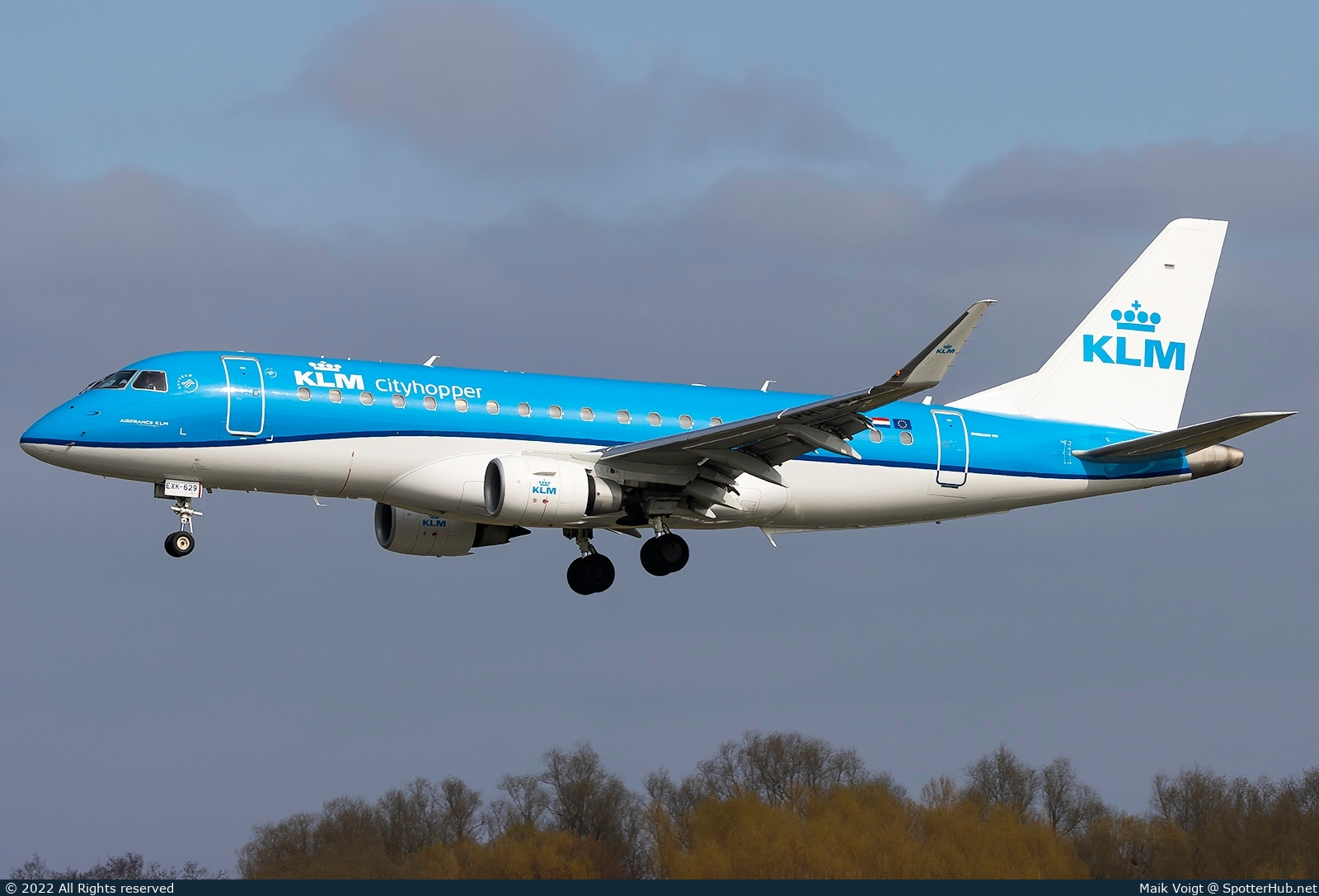 Photo of PH-EXK - Embraer ERJ-175STD operated by KLM Cityhopper