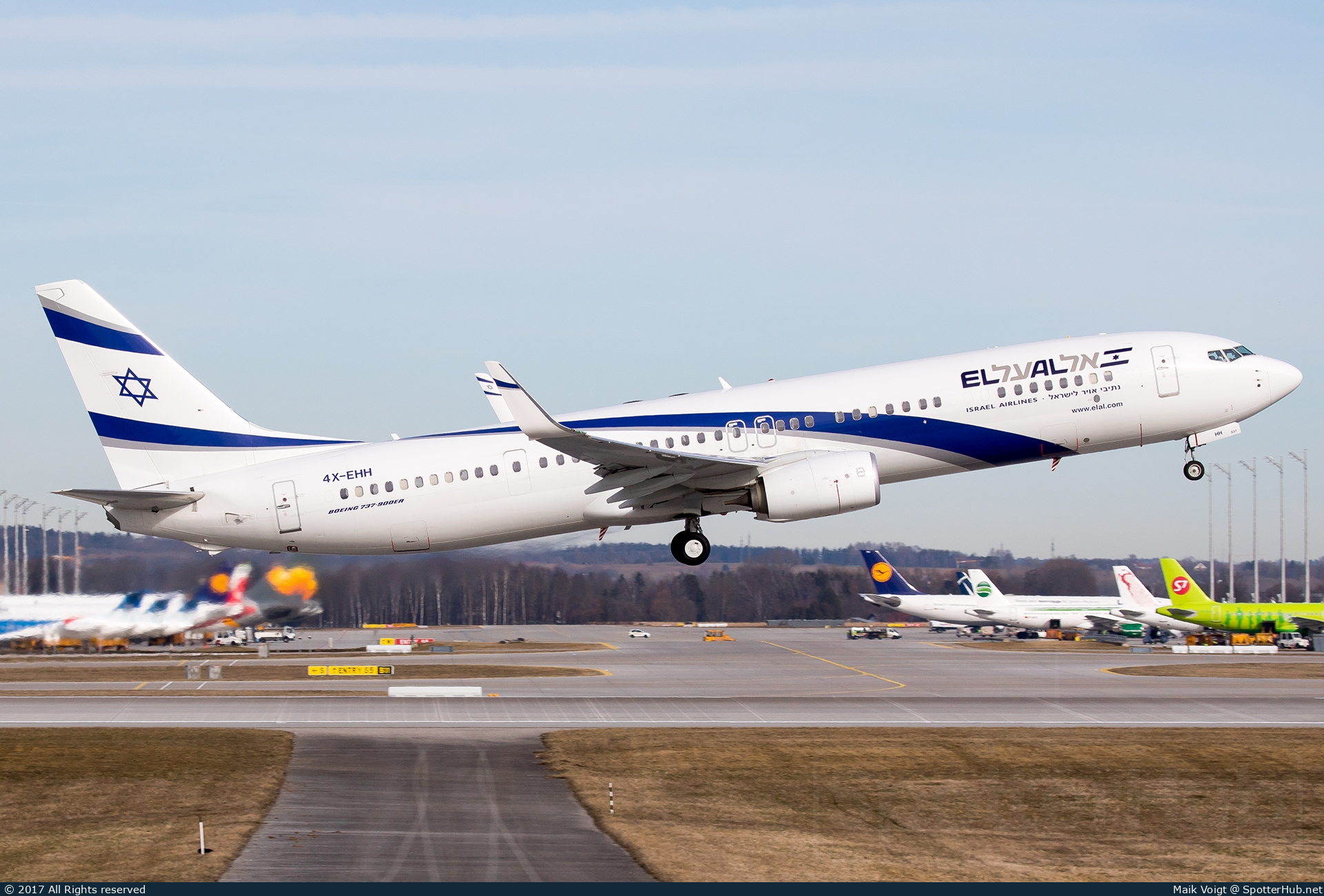 Photo of 4X-EHH - Boeing 737-958(ER) operated by El Al Israel Airlines
