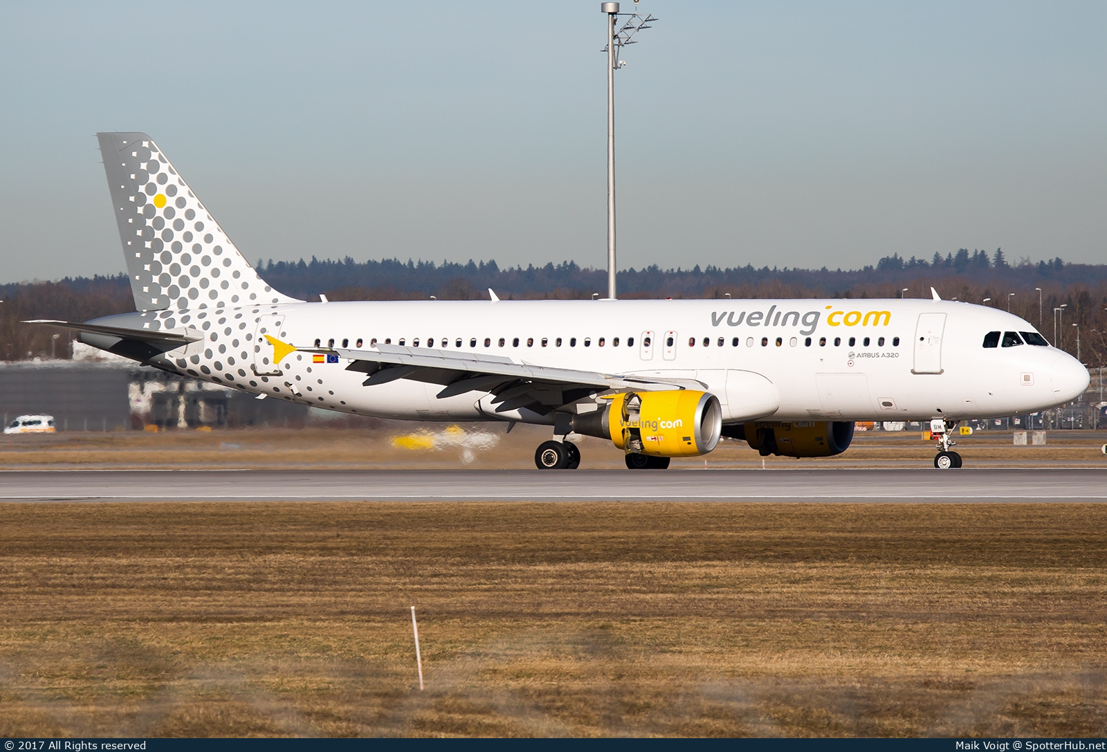 Photo of EC-MBM - Airbus A320-214 operated by Vueling