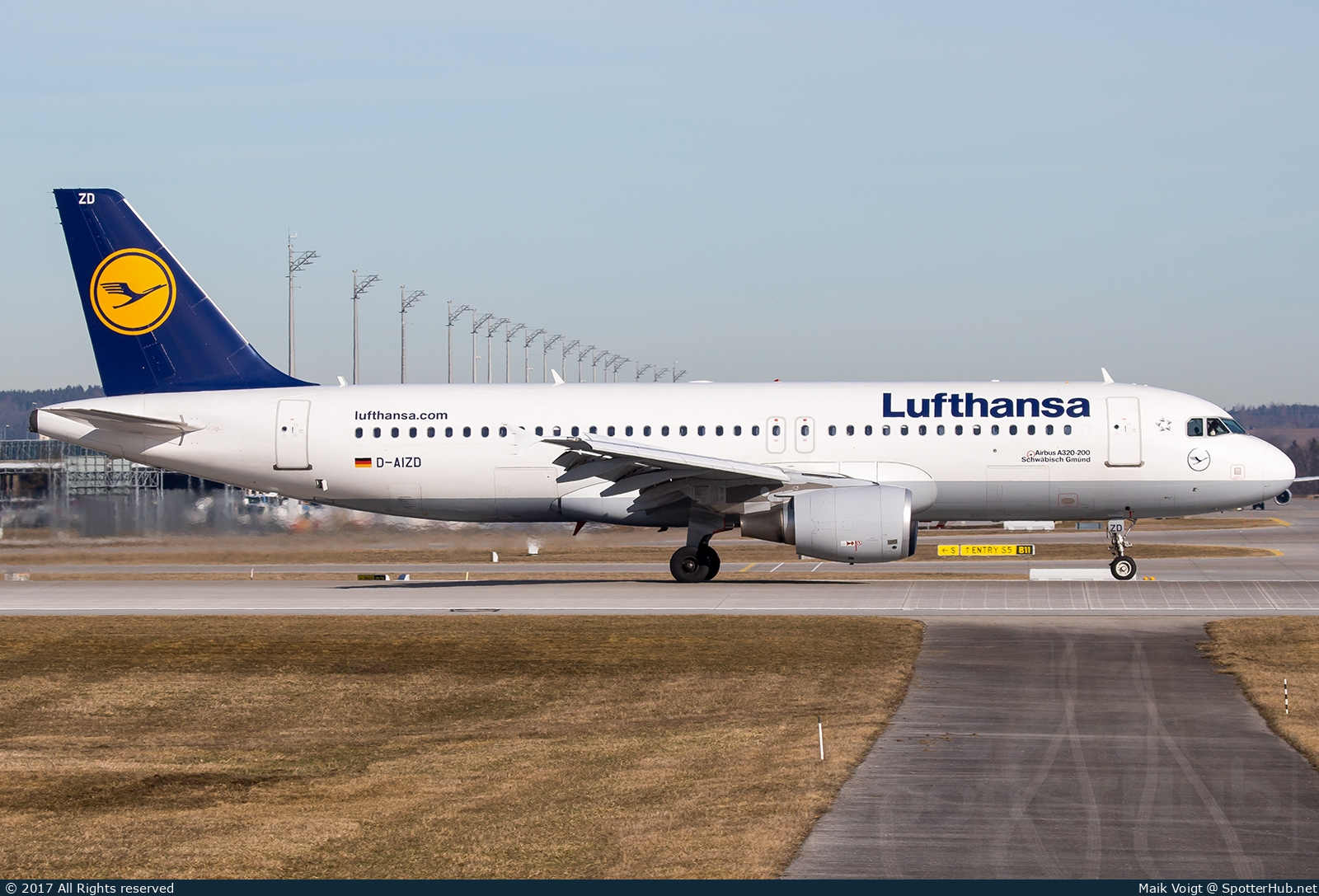 Photo of D-AIZD - Airbus A320-214 operated by Lufthansa
