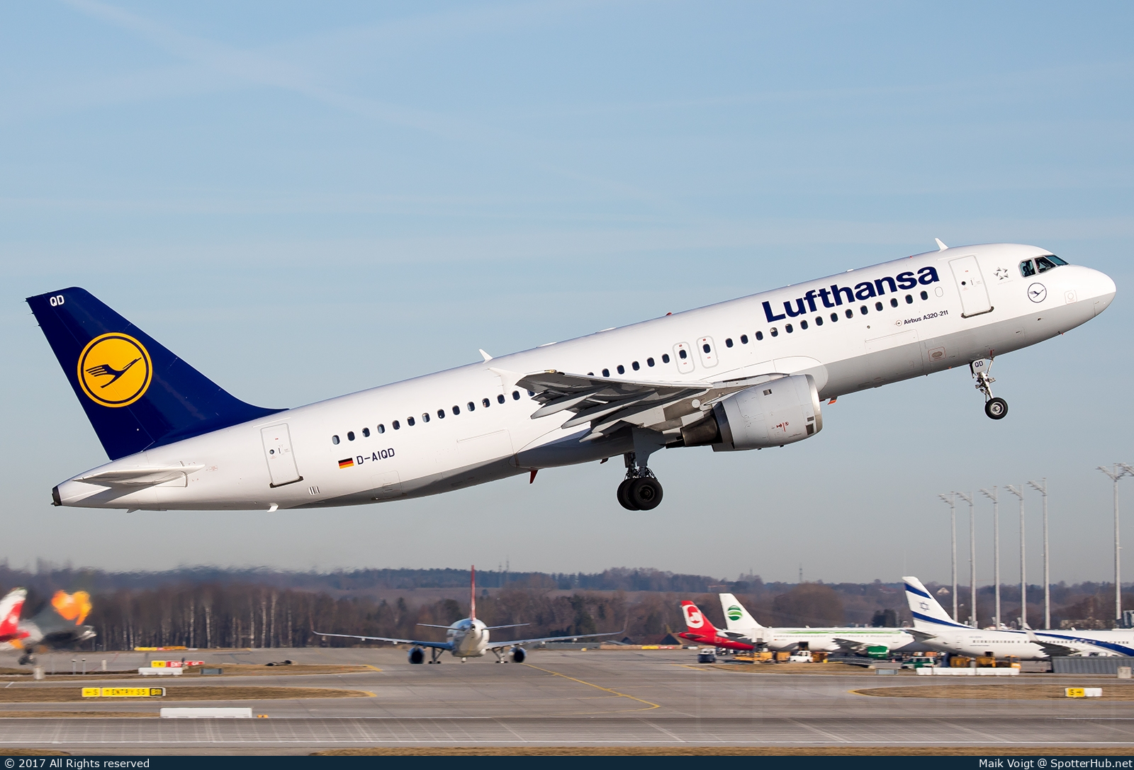 Photo of D-AIQD - Airbus A320-211 operated by Lufthansa