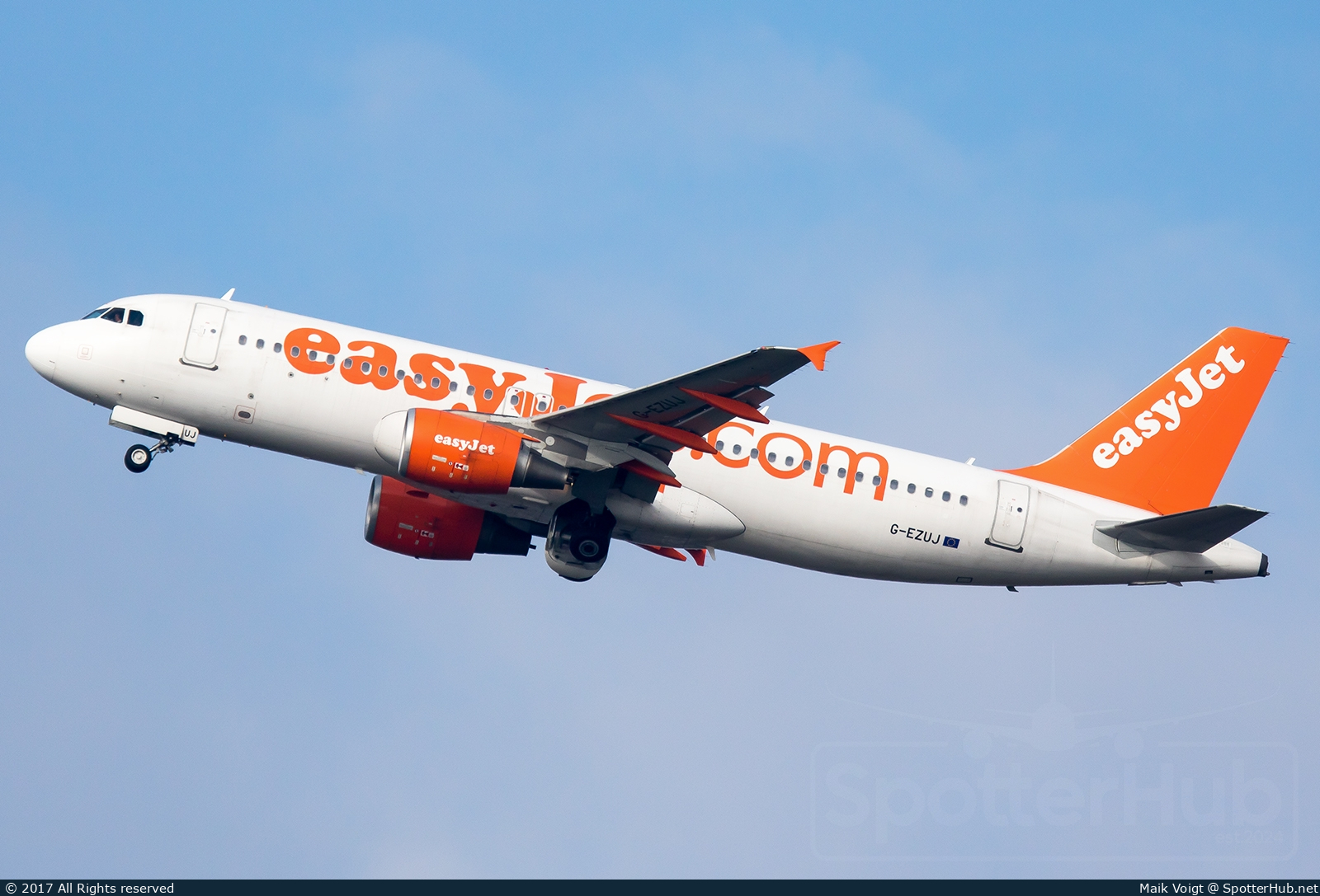 Photo of G-EZUJ - Airbus A320-214 operated by easyJet