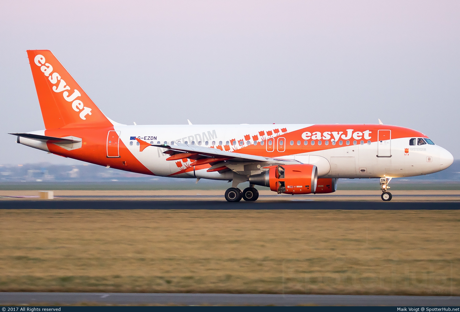 Photo of G-EZDN - Airbus A319-111 operated by easyJet