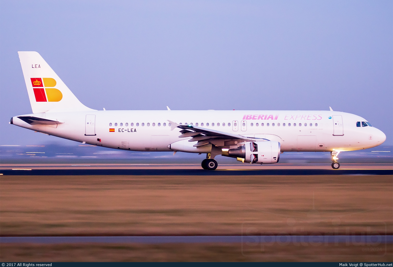 Photo of EC-LEA - Airbus A320-214 operated by Iberia Express