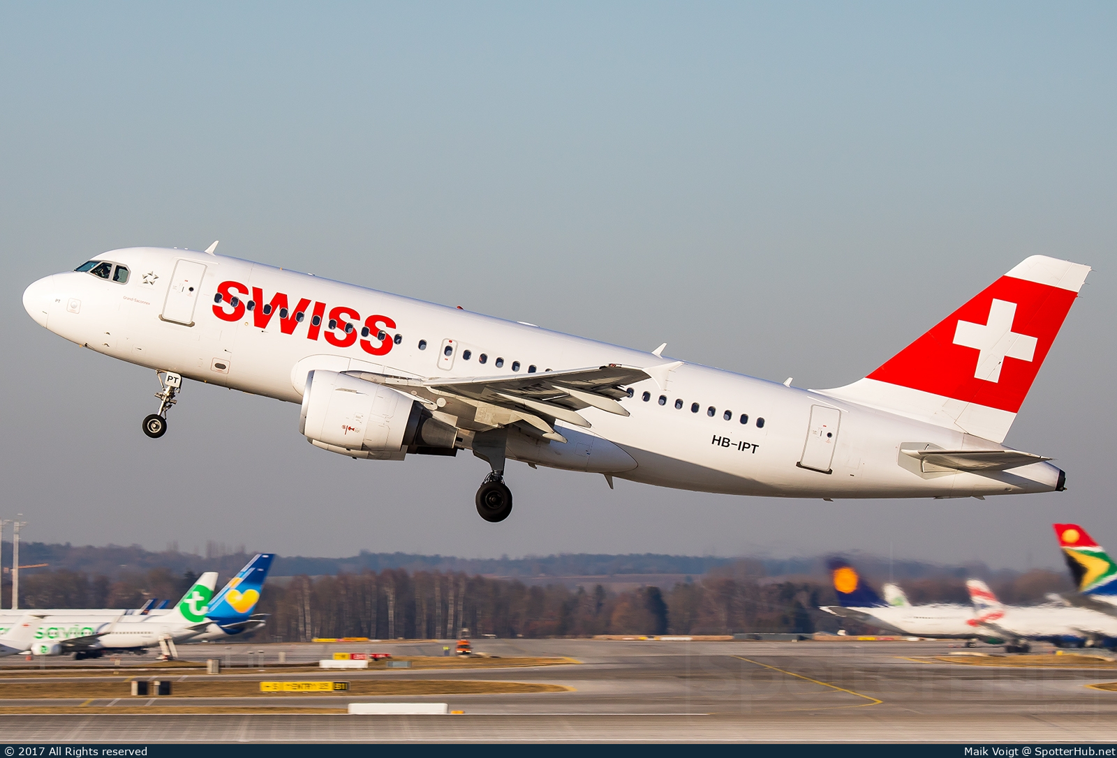 Photo of HB-IPT - Airbus A319-112 operated by Swiss International Air Lines