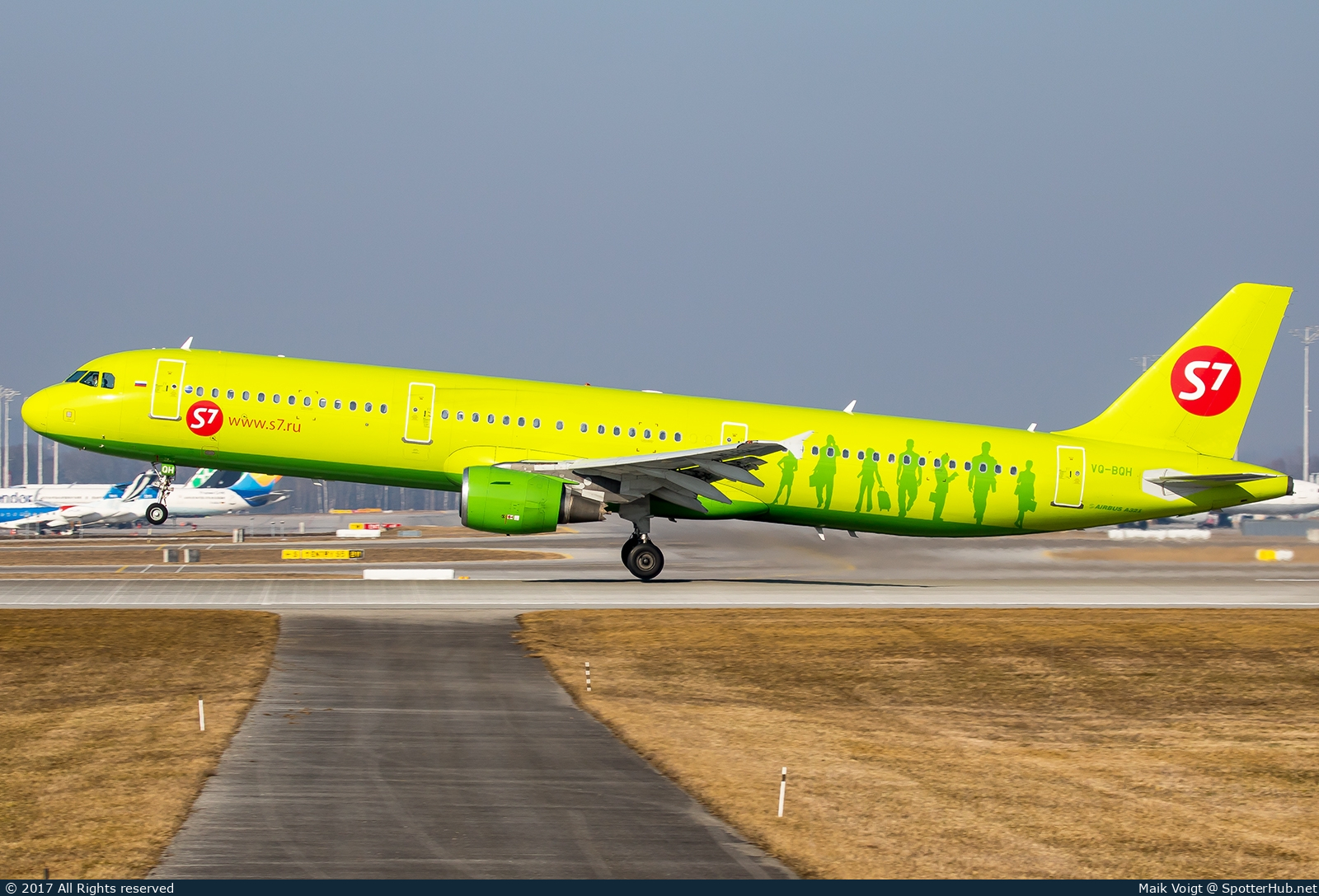 Photo of VQ-BQH - Airbus A321-211 operated by S7 Airlines