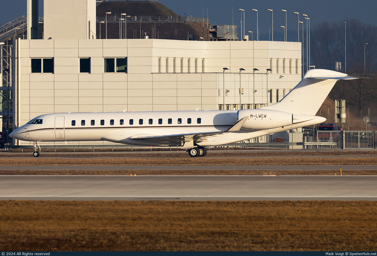 Photo of M-LWCW - Bombardier Global 7500 operated by Eircraft