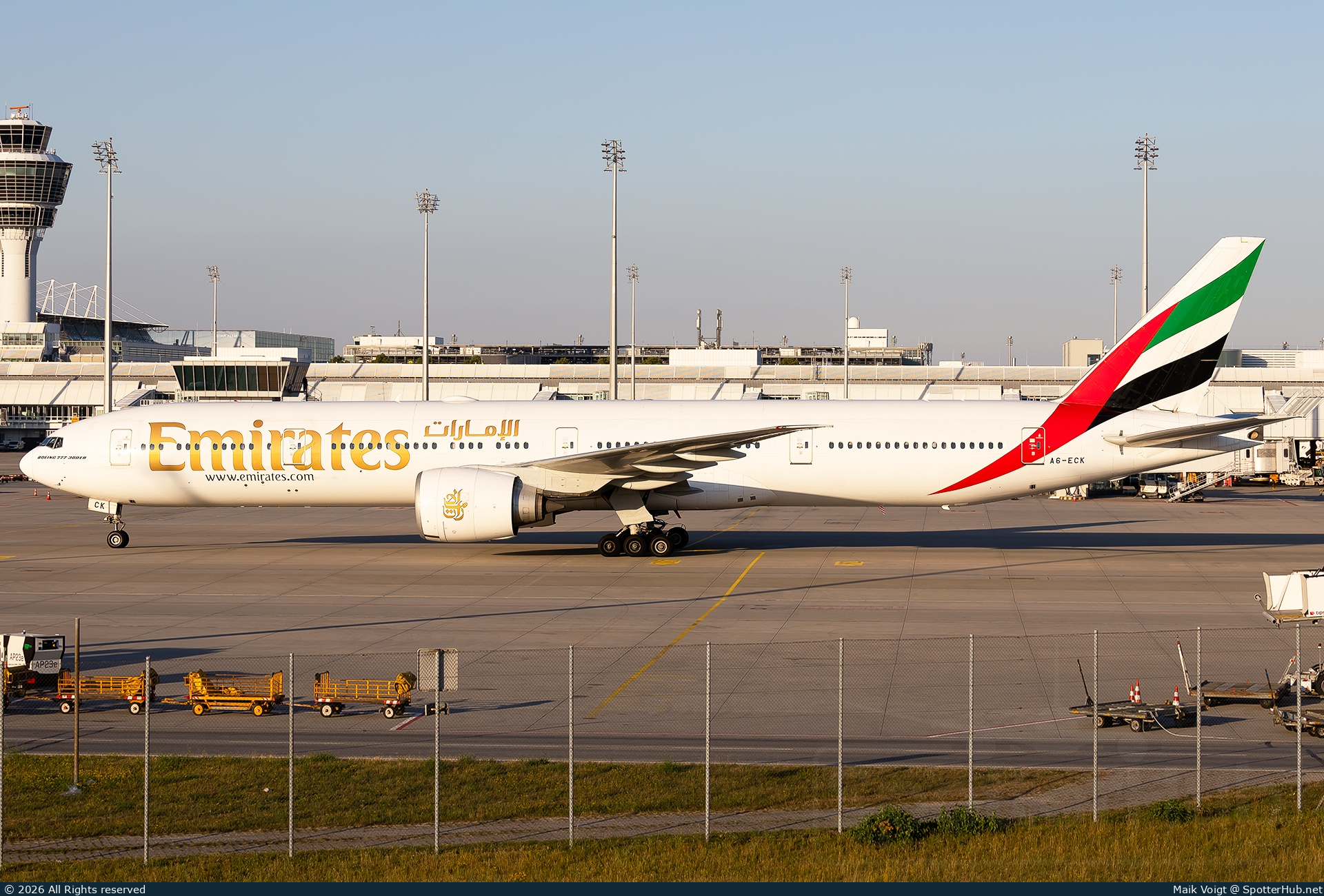 Photo of A6-ECK - Boeing 777-31H(ER) operated by Emirates
