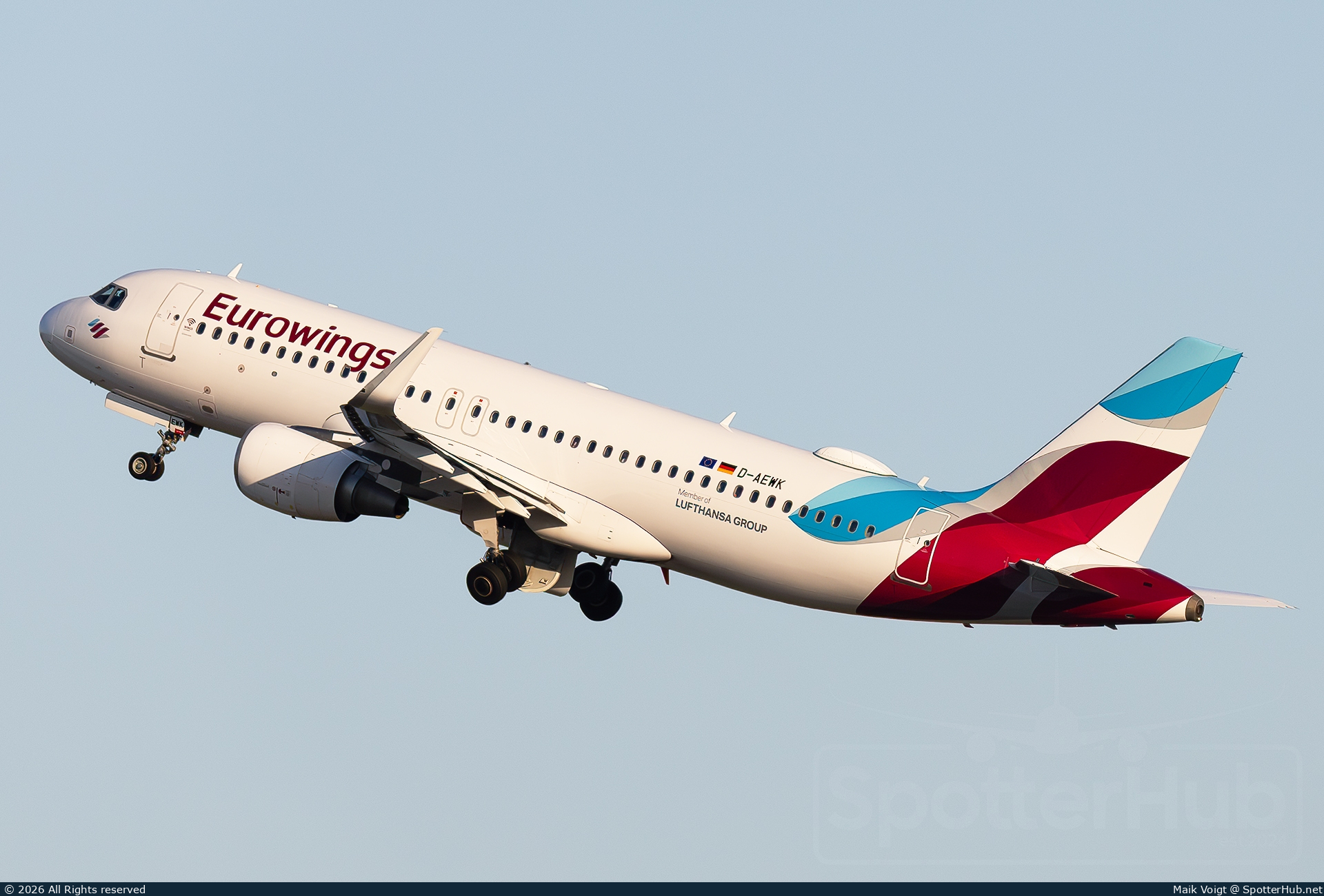 Photo of D-AEWK - Airbus A320-214 operated by Eurowings