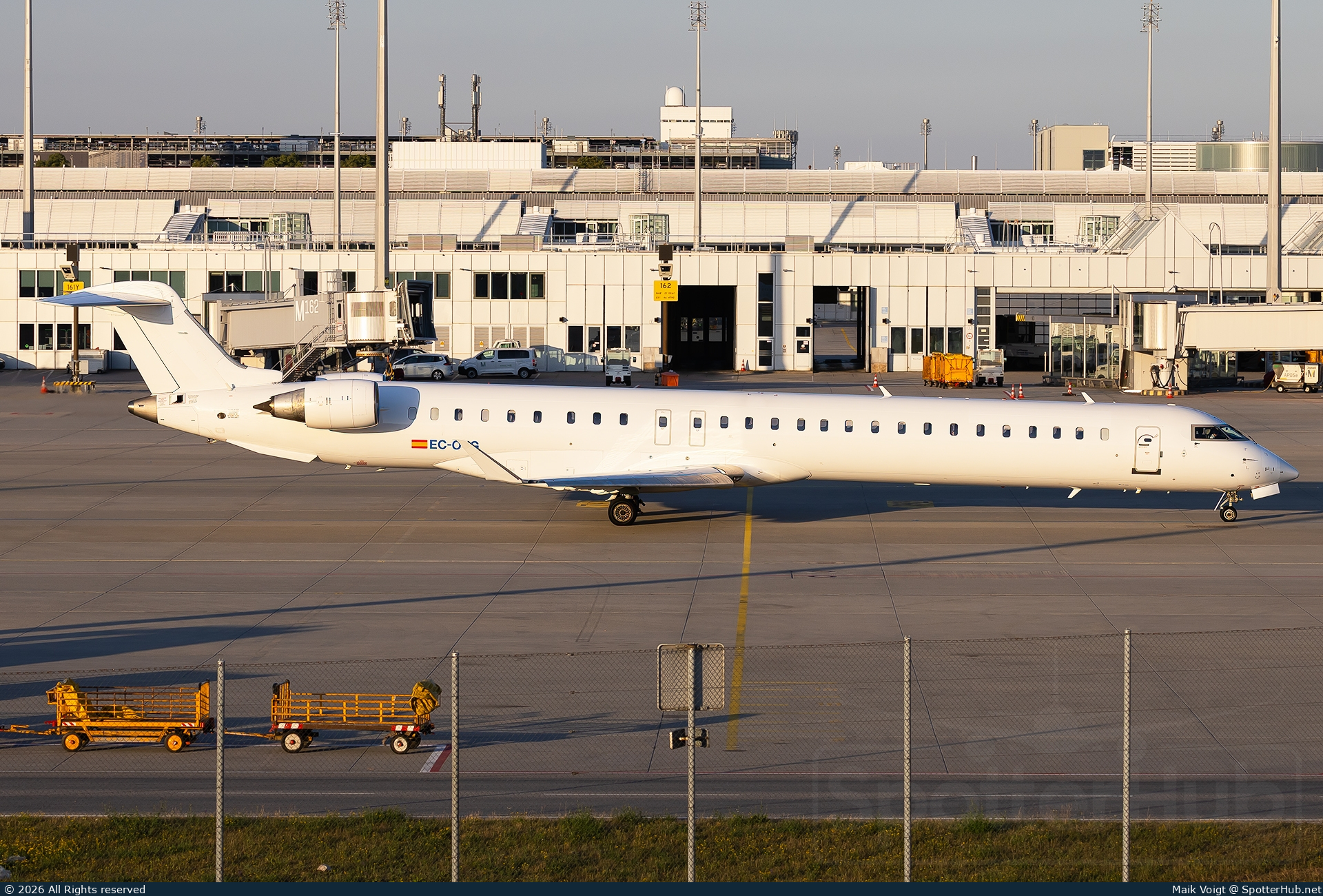 Photo of EC-OTG - Bombardier CRJ-1000 operated by Air Nostrum