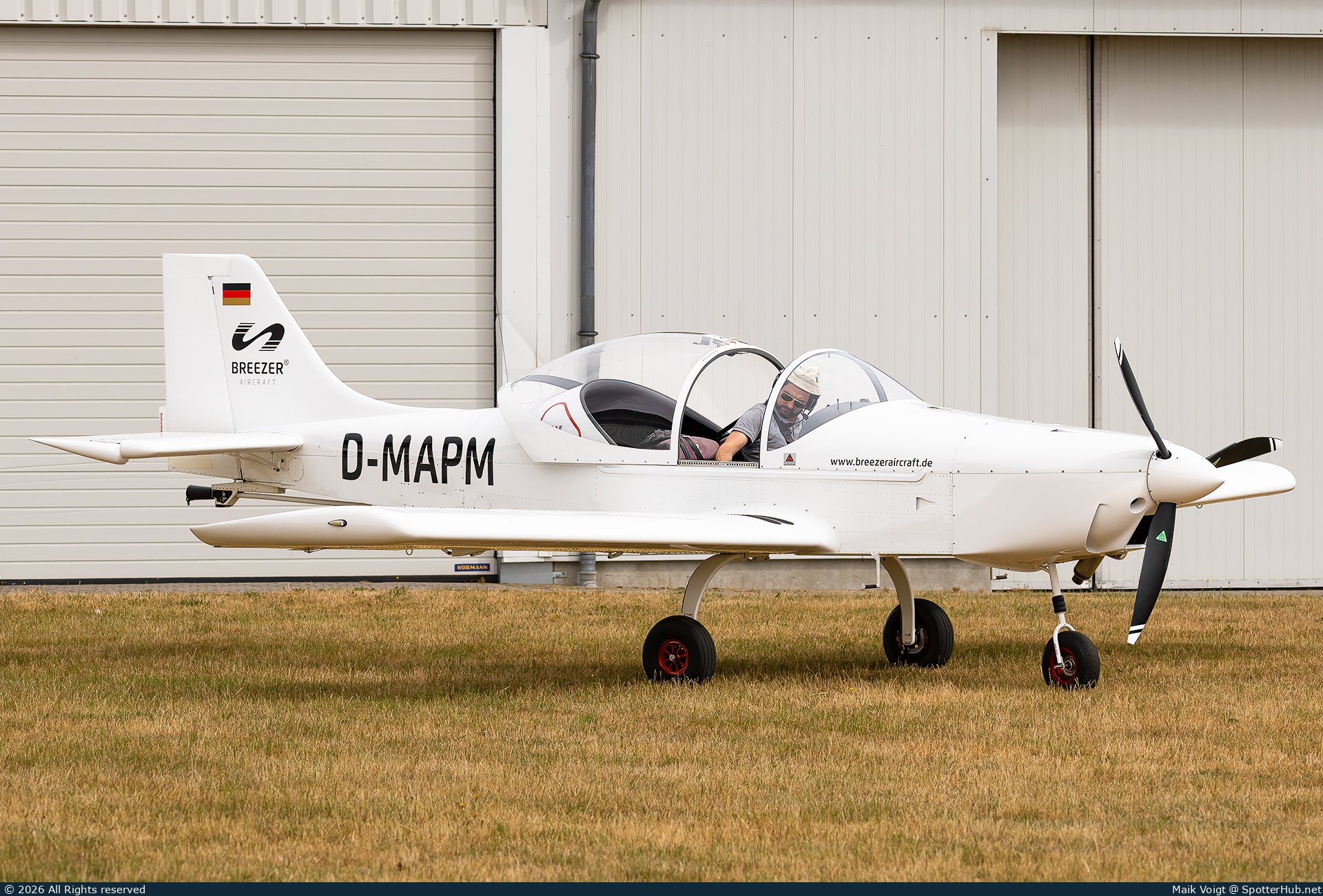 Photo of D-MAPM - Breezer B400 operated by Private