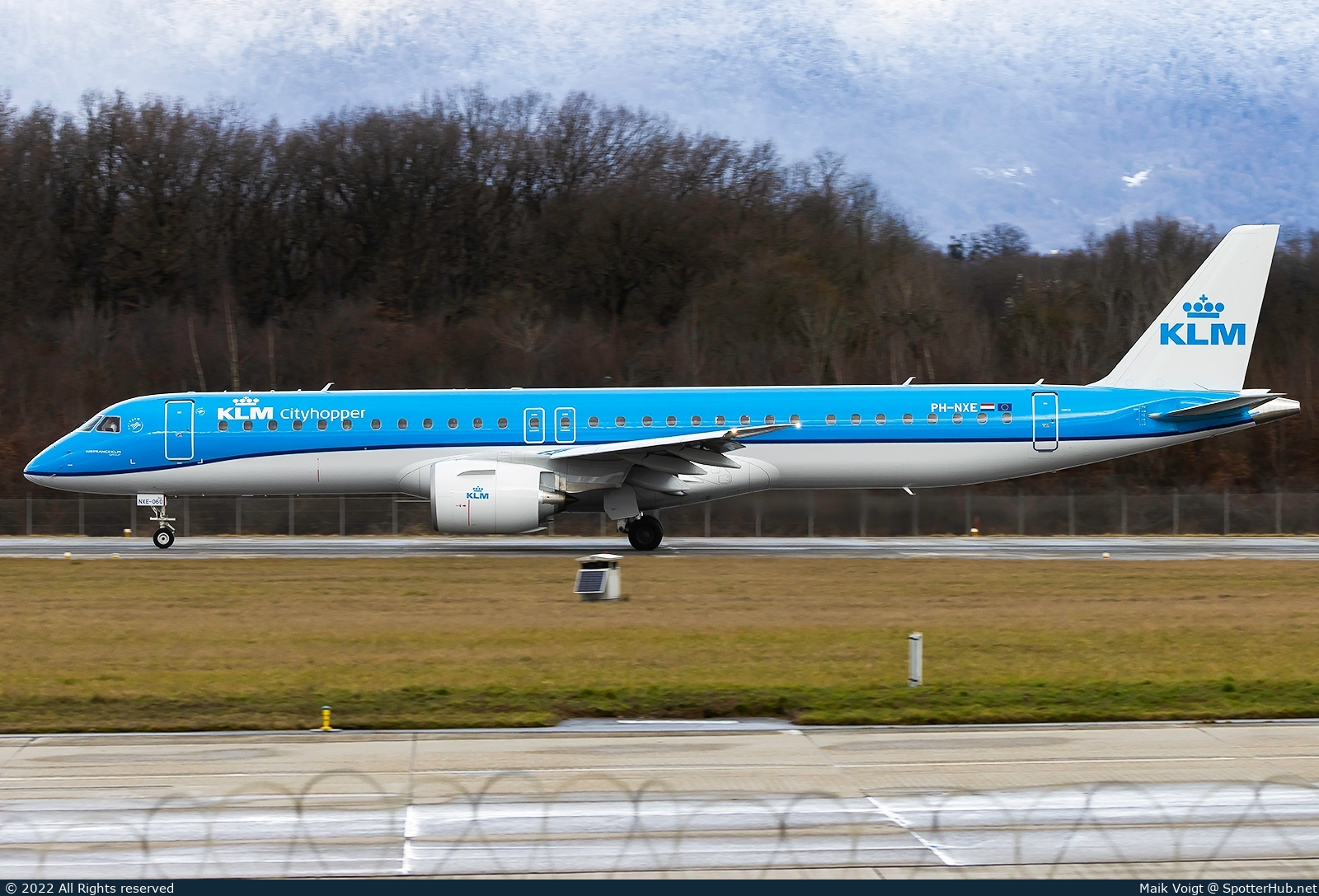 Photo of PH-NXE - Embraer ERJ-195-E2 operated by KLM Cityhopper